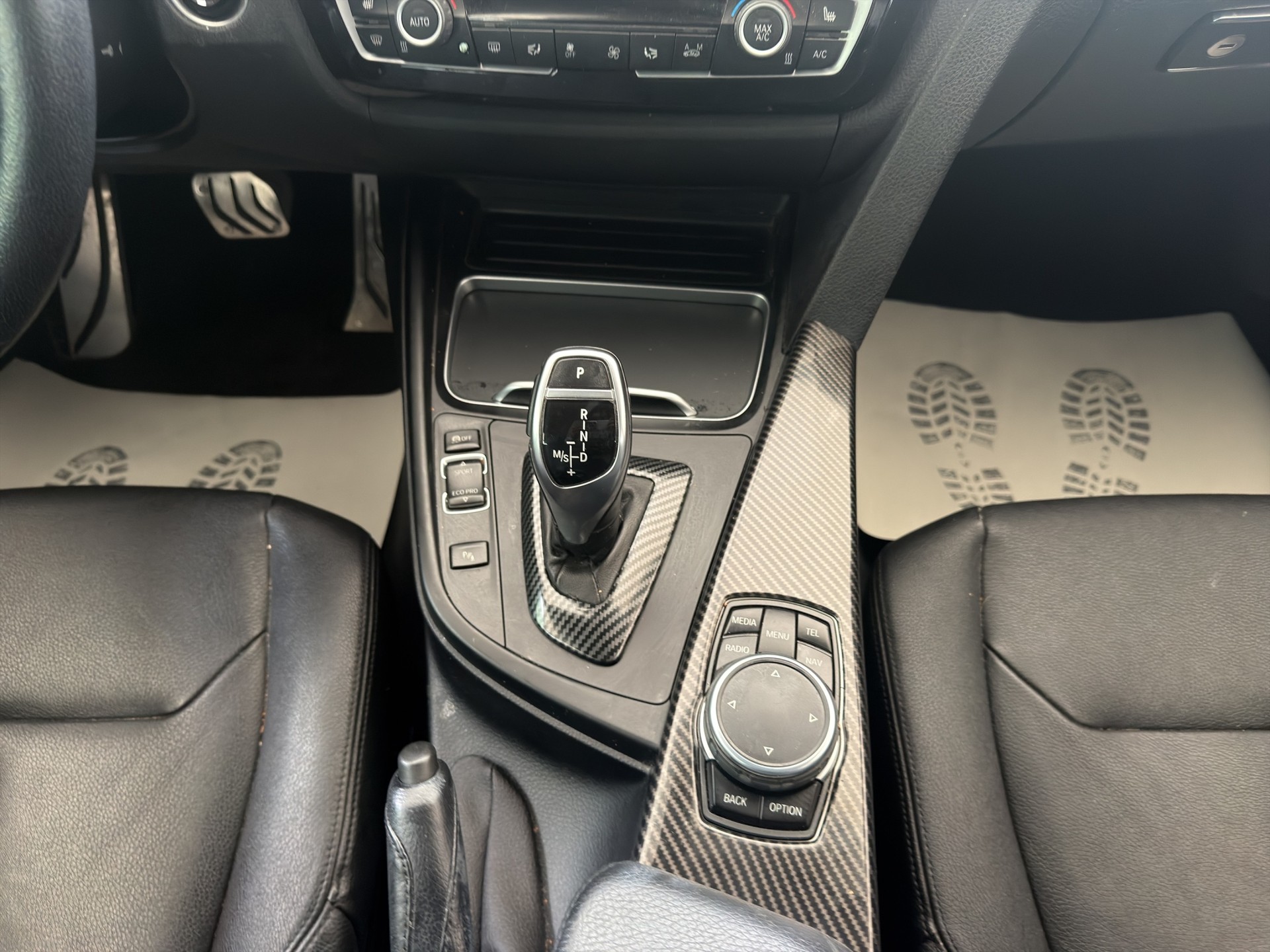 BMW 330d xDrive Touring Steptronic-image-12