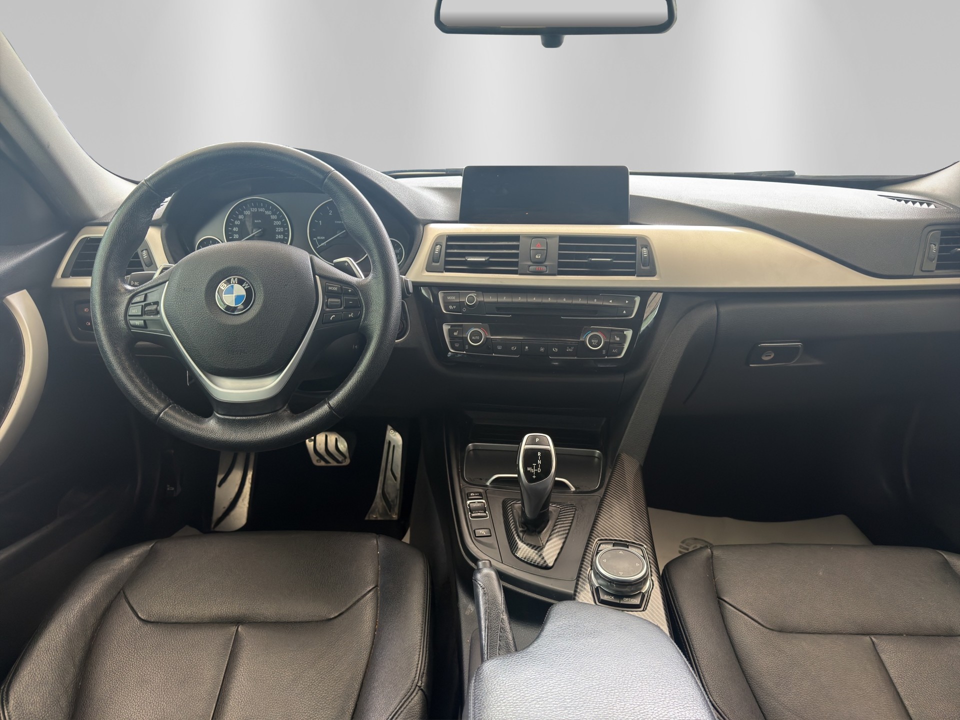 BMW 330d xDrive Touring Steptronic-image-8