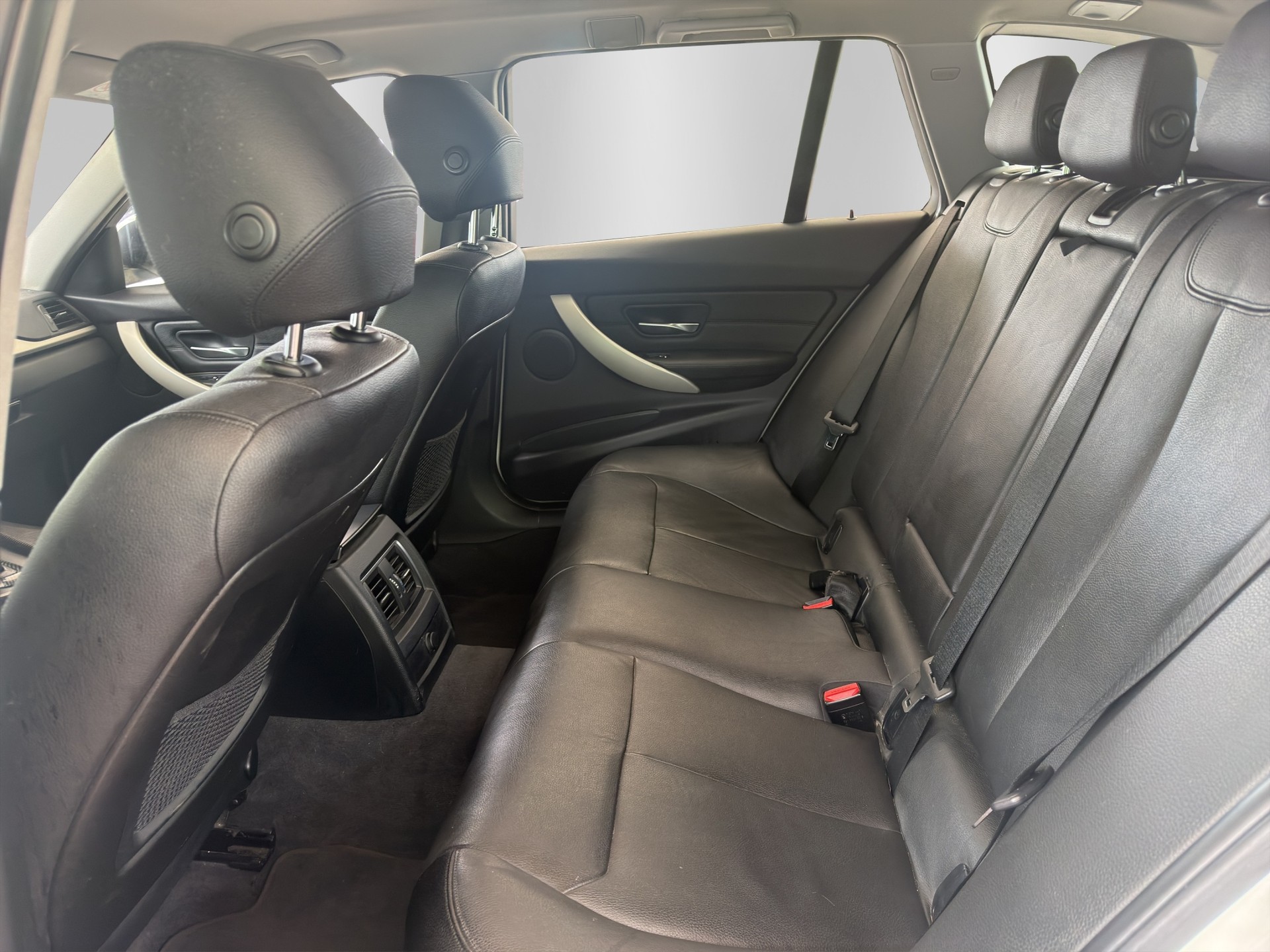 BMW 330d xDrive Touring Steptronic-image-14