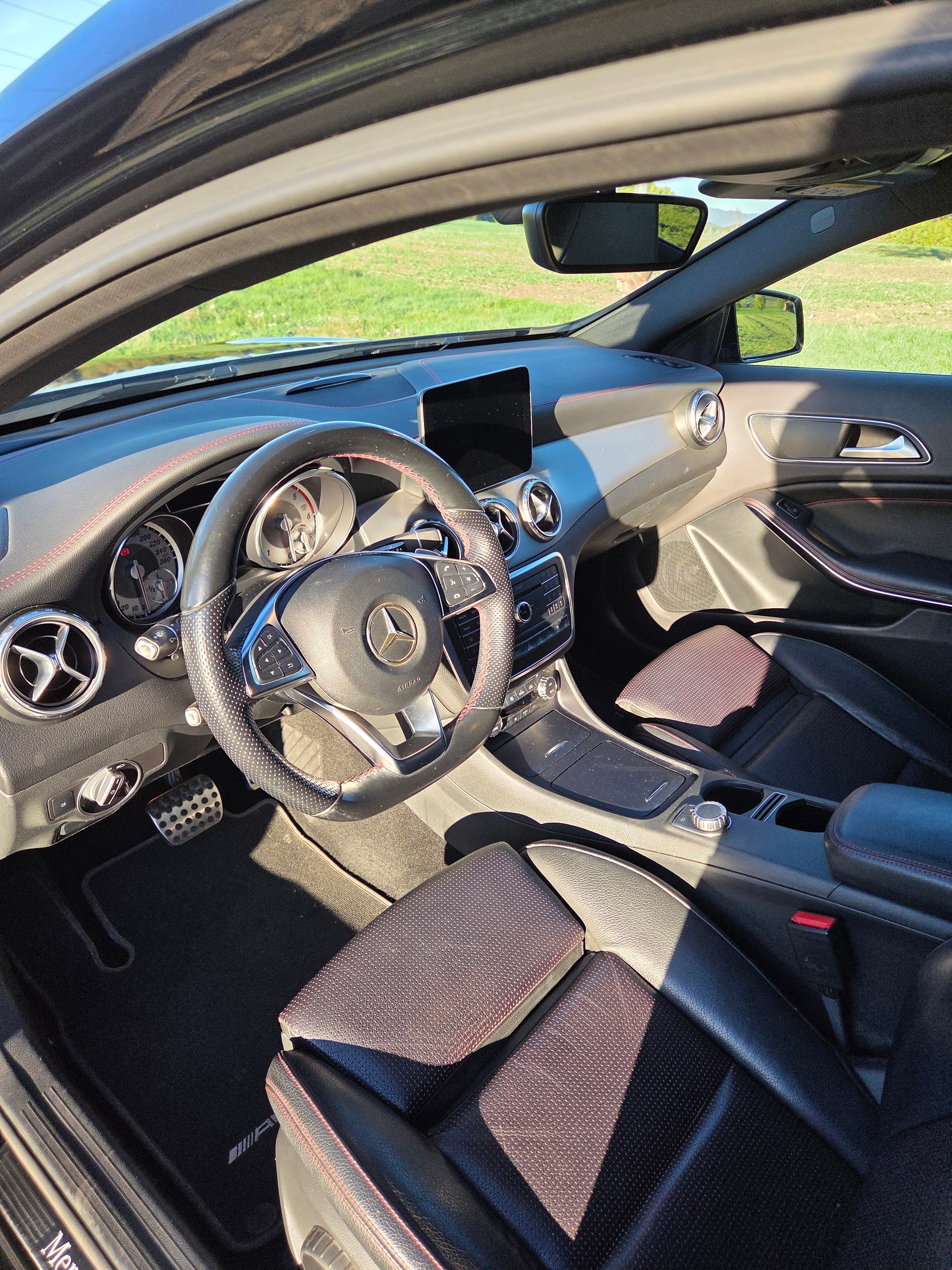 MERCEDES-BENZ GLA 200 d AMG Line 4 Matic-image-1