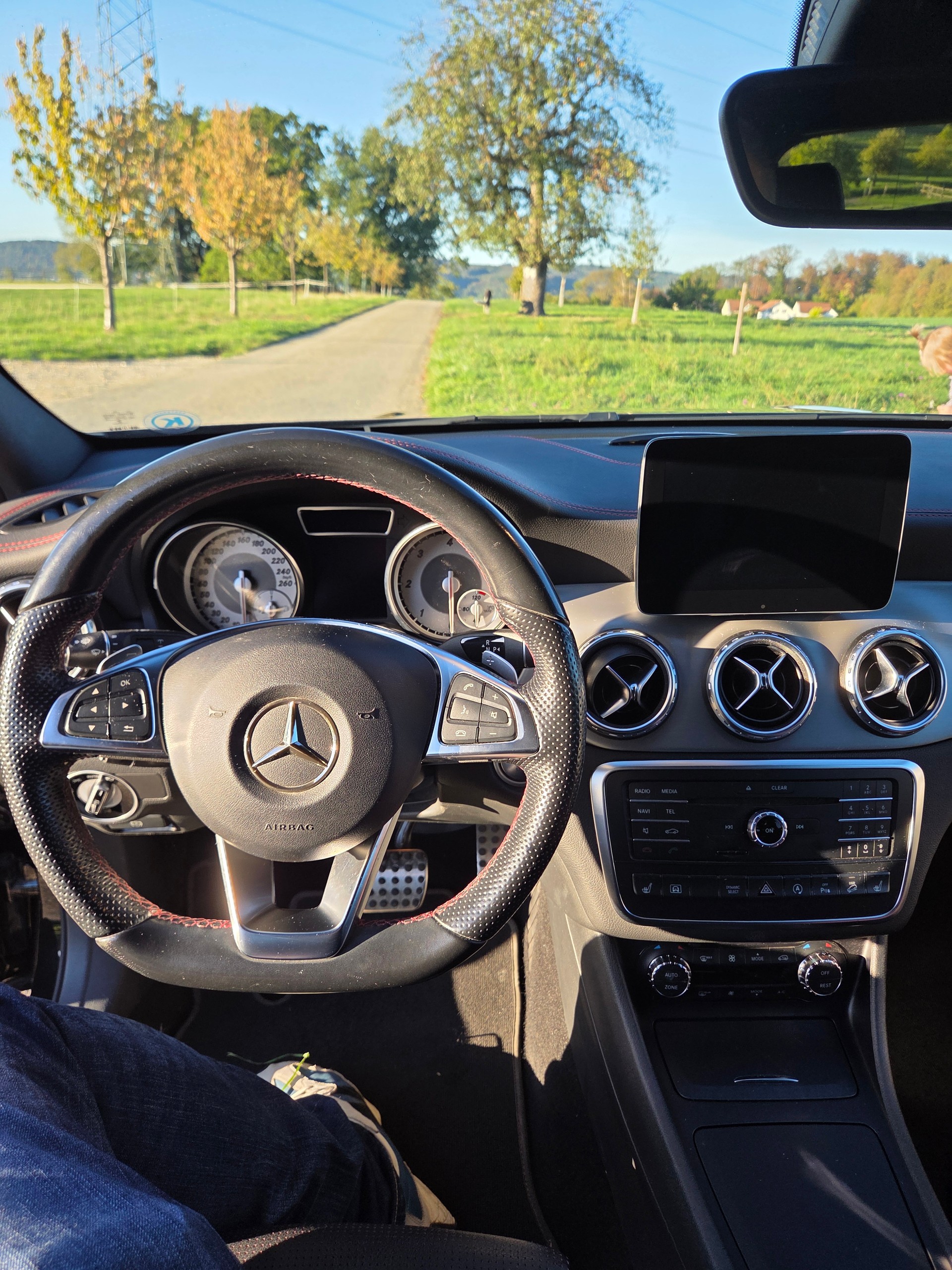 MERCEDES-BENZ GLA 200 d AMG Line 4 Matic-image-3