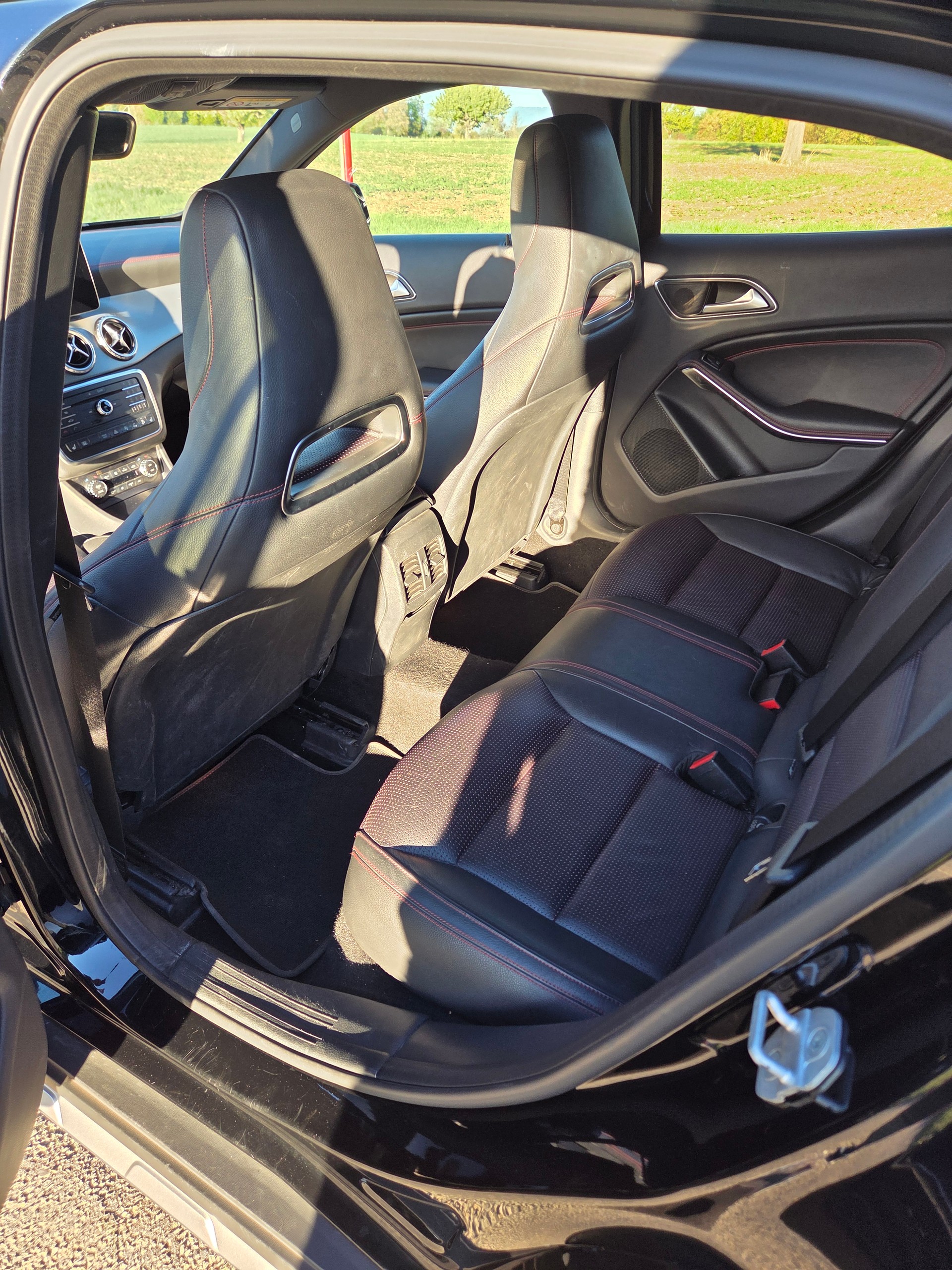 MERCEDES-BENZ GLA 200 d AMG Line 4 Matic-image-2