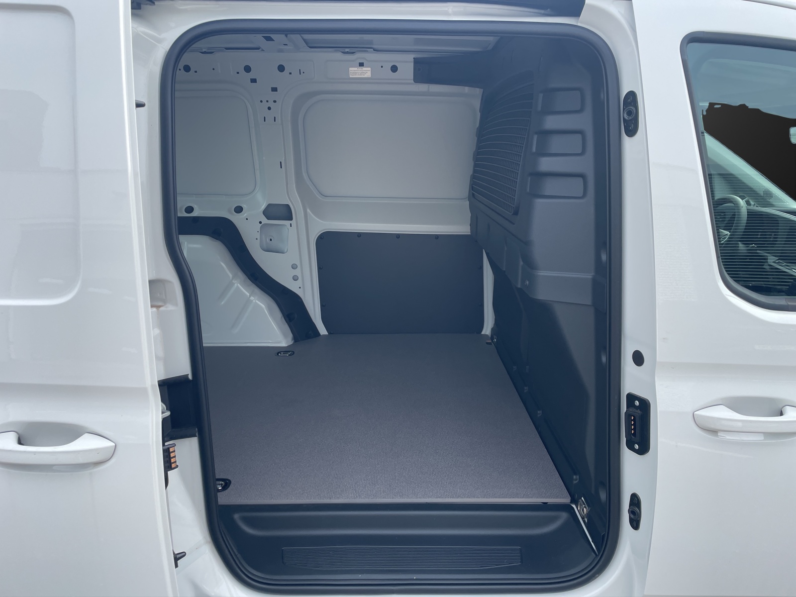VW Caddy Cargo 2.0TDI Maxi 4Motion-image-9