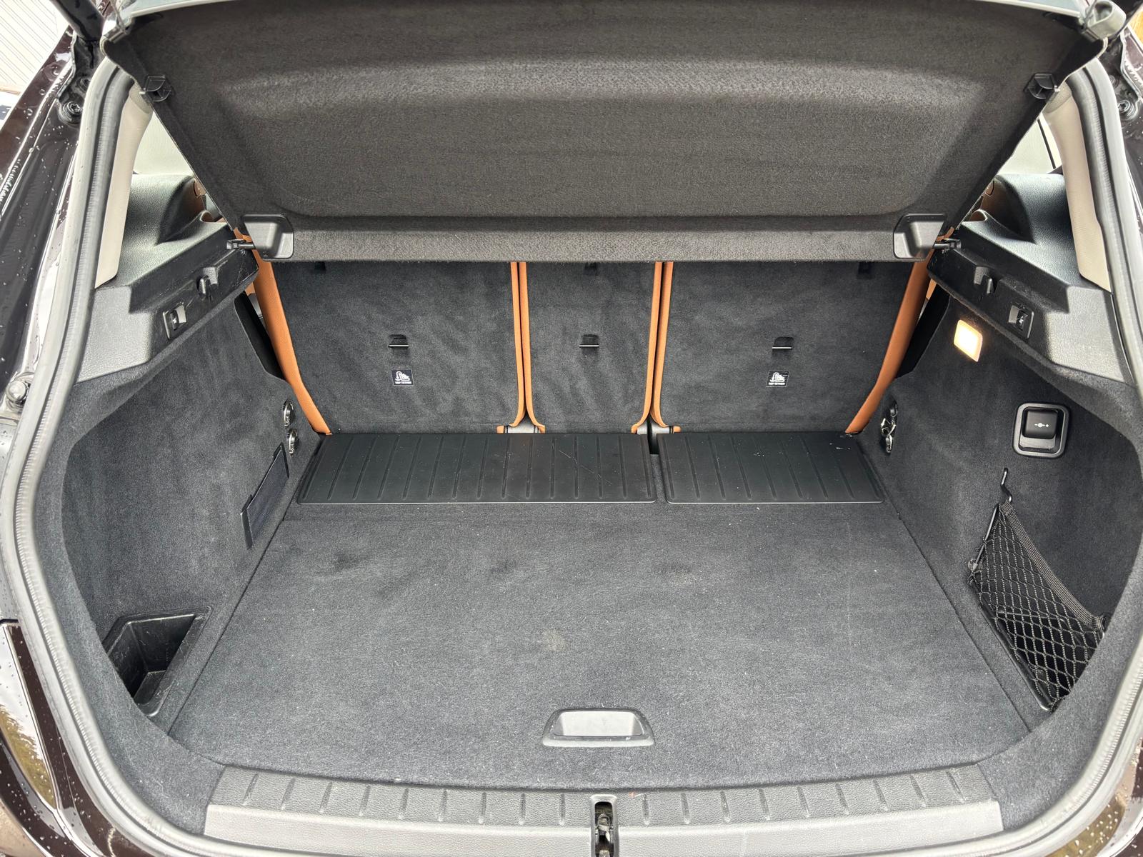 BMW 225i xDrive Active Tourer Sport Line Steptronic-image-21
