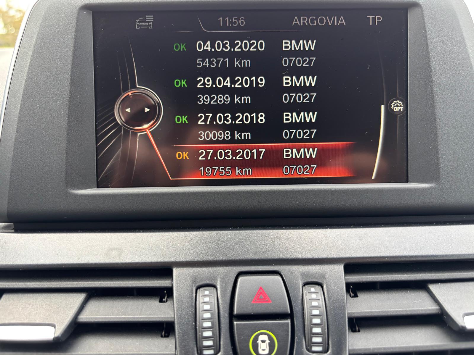 BMW 225i xDrive Active Tourer Sport Line Steptronic-image-16