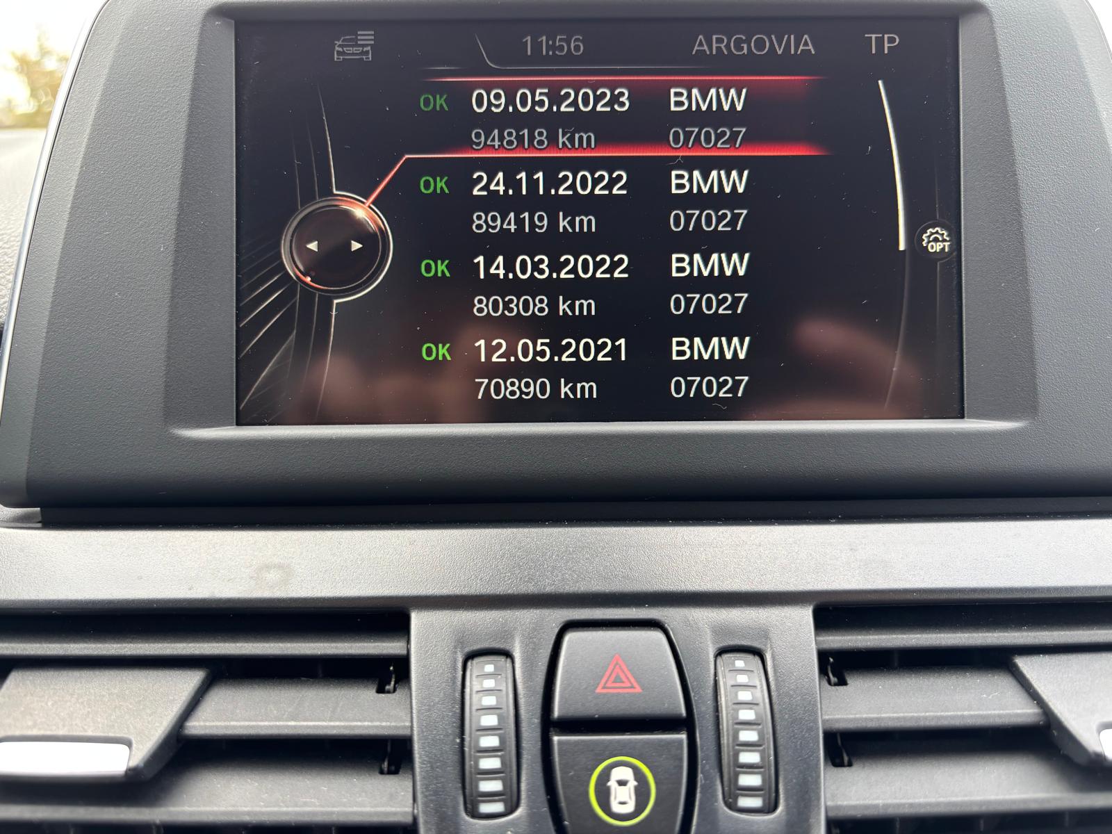 BMW 225i xDrive Active Tourer Sport Line Steptronic-image-17