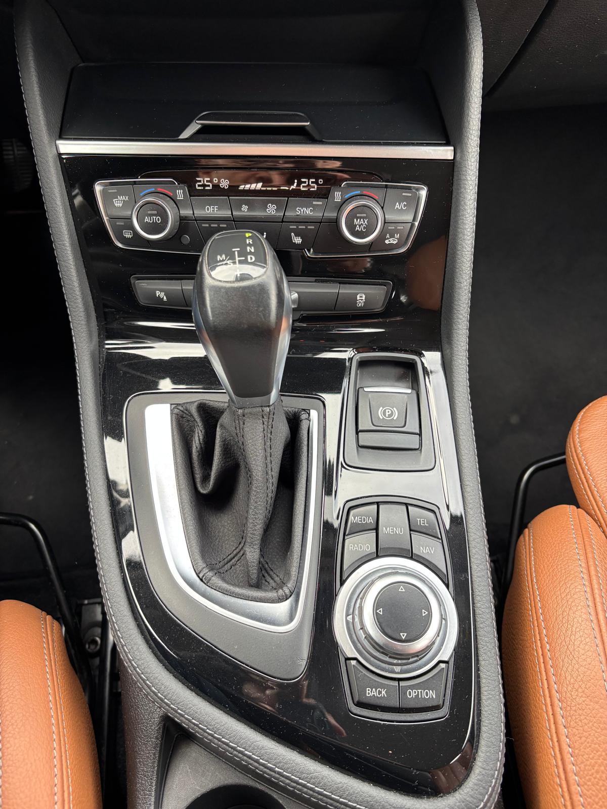 BMW 225i xDrive Active Tourer Sport Line Steptronic-image-13