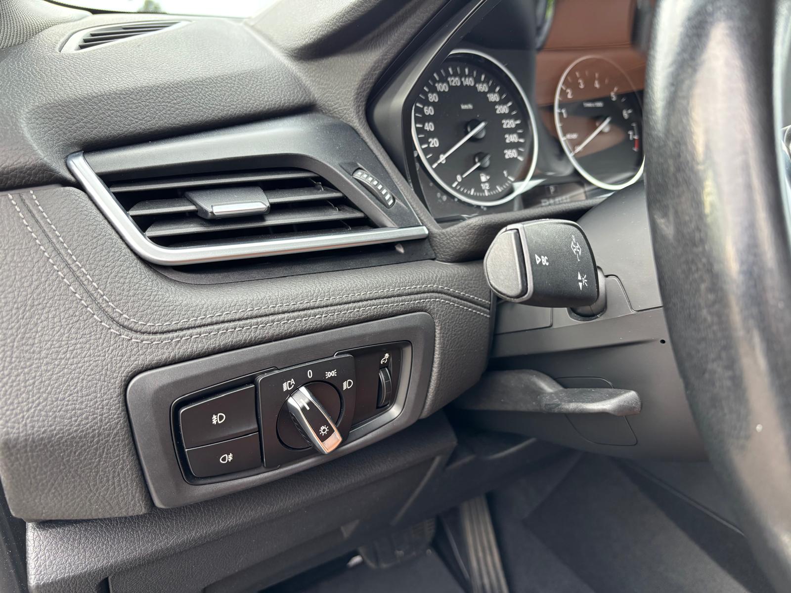BMW 225i xDrive Active Tourer Sport Line Steptronic-image-12