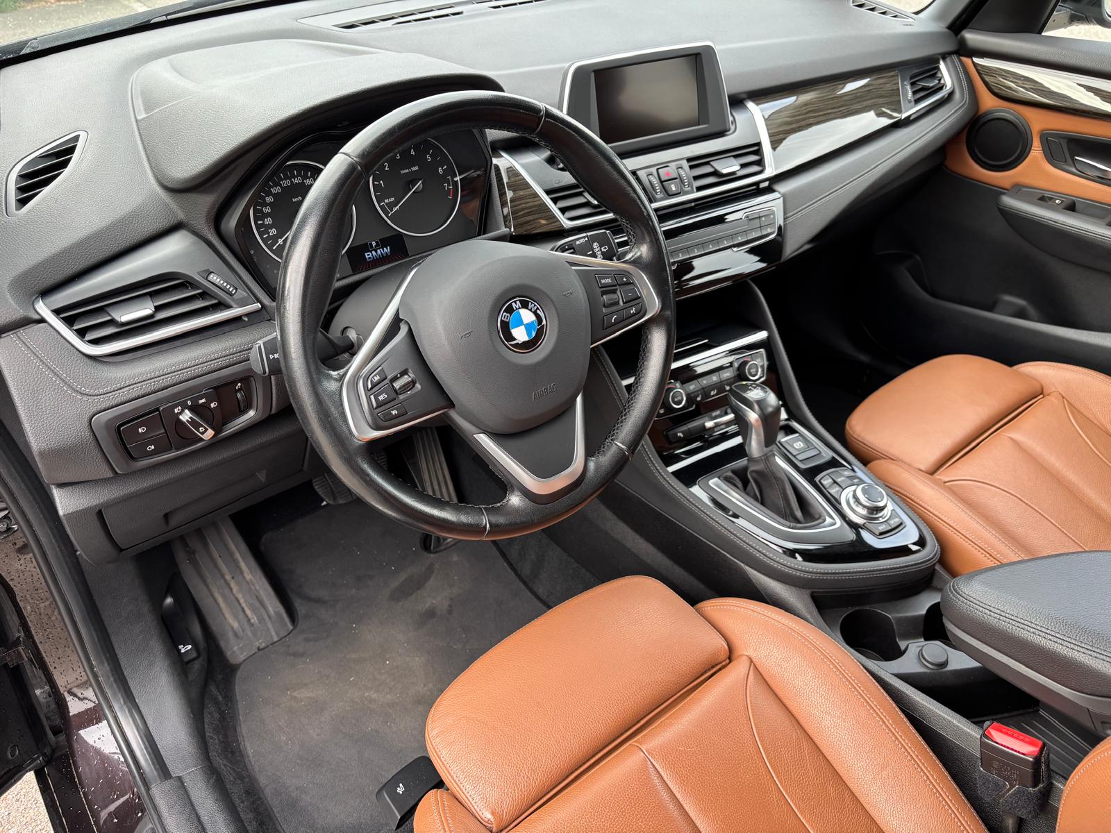 BMW 225i xDrive Active Tourer Sport Line Steptronic-image-8