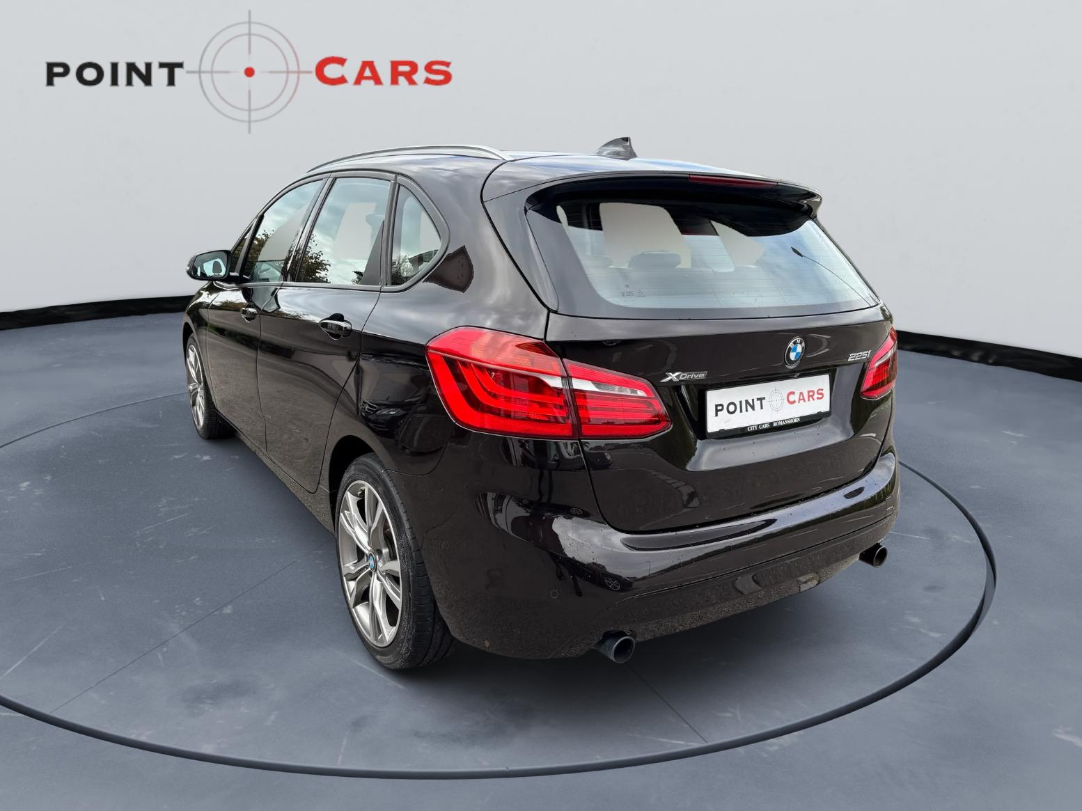 BMW 225i xDrive Active Tourer Sport Line Steptronic-image-2