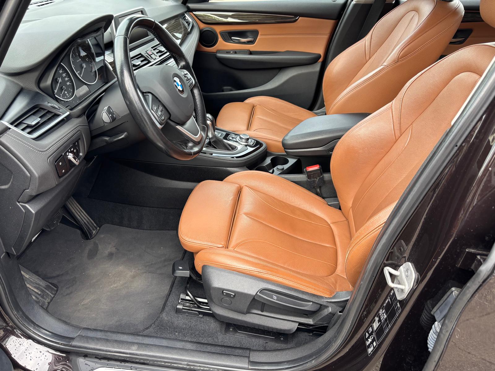 BMW 225i xDrive Active Tourer Sport Line Steptronic-image-9