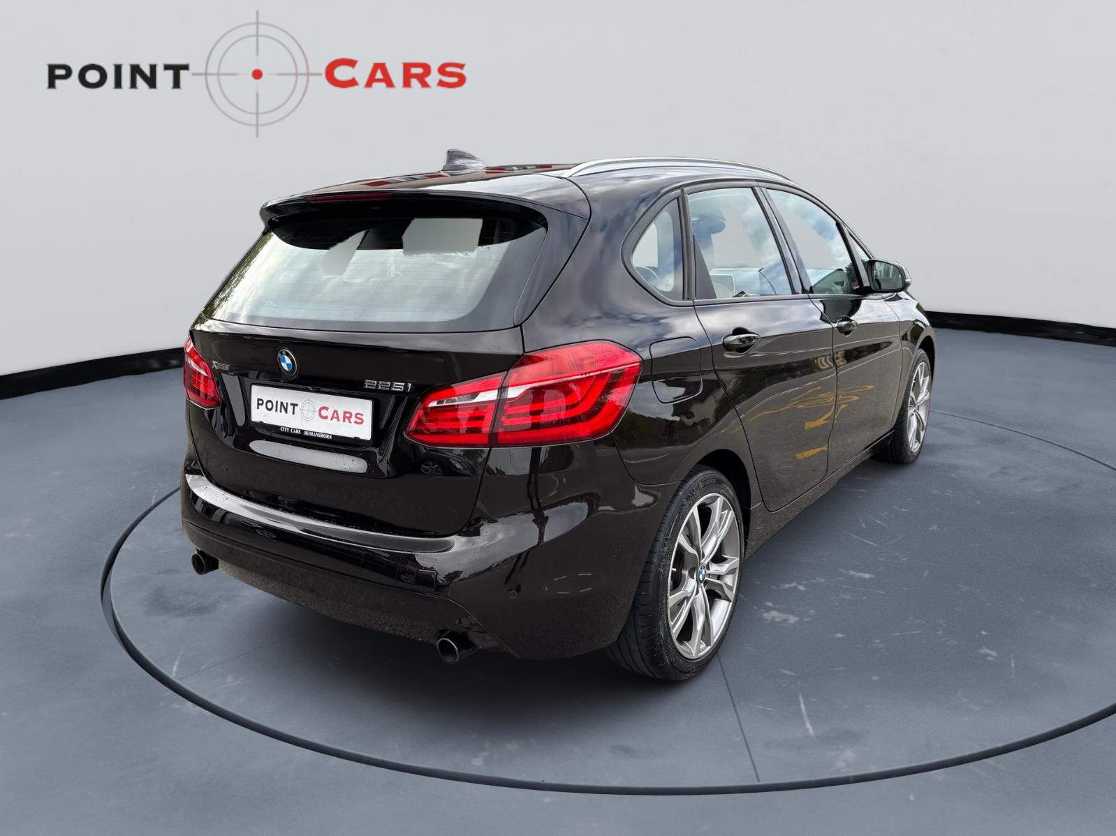 BMW 225i xDrive Active Tourer Sport Line Steptronic-image-4