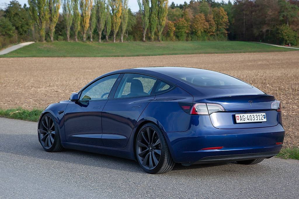 TESLA Model 3 Long Range Dual Motor AWD-image-1