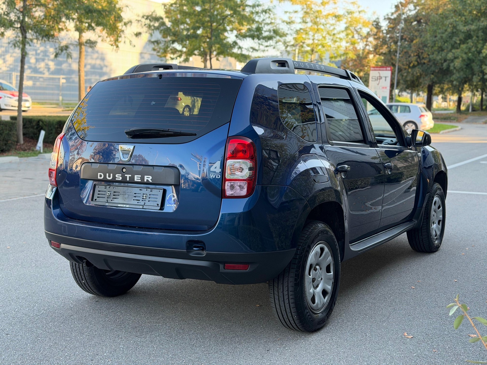 DACIA Duster 1.2 T Lauréate 4x4-image-5