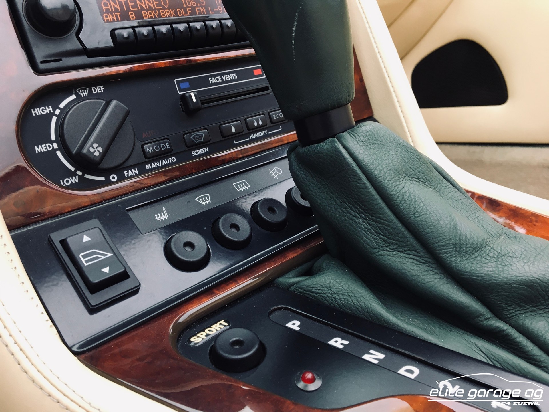 ASTON MARTIN Virage Volante-image-15