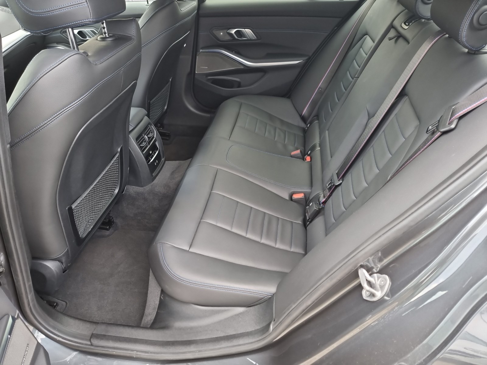 BMW M340d xDrive 48V Steptronic Sport-image-9