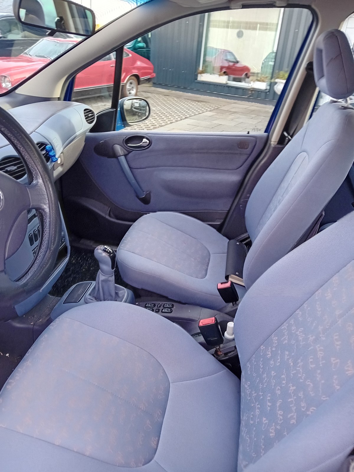 MERCEDES-BENZ A 160 Avantgarde-image-4