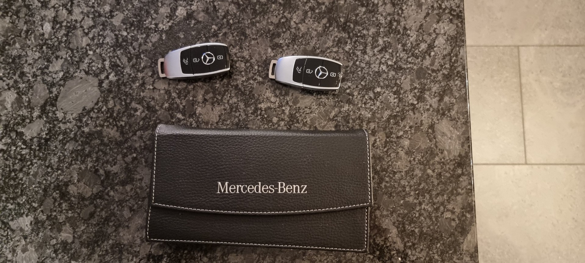 MERCEDES-BENZ E 200 Avantgarde 9G-Tronic-image-15