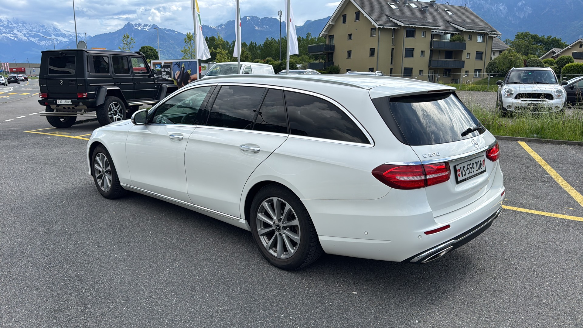 MERCEDES-BENZ E 200 Avantgarde 9G-Tronic-image-5