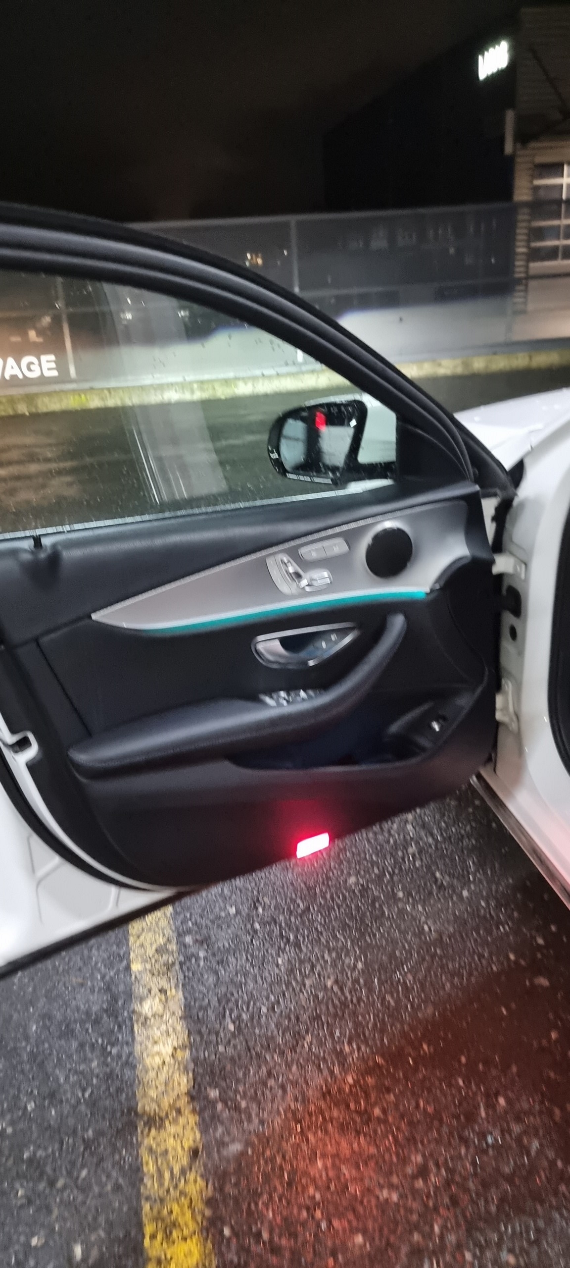 MERCEDES-BENZ E 200 Avantgarde 9G-Tronic-image-14