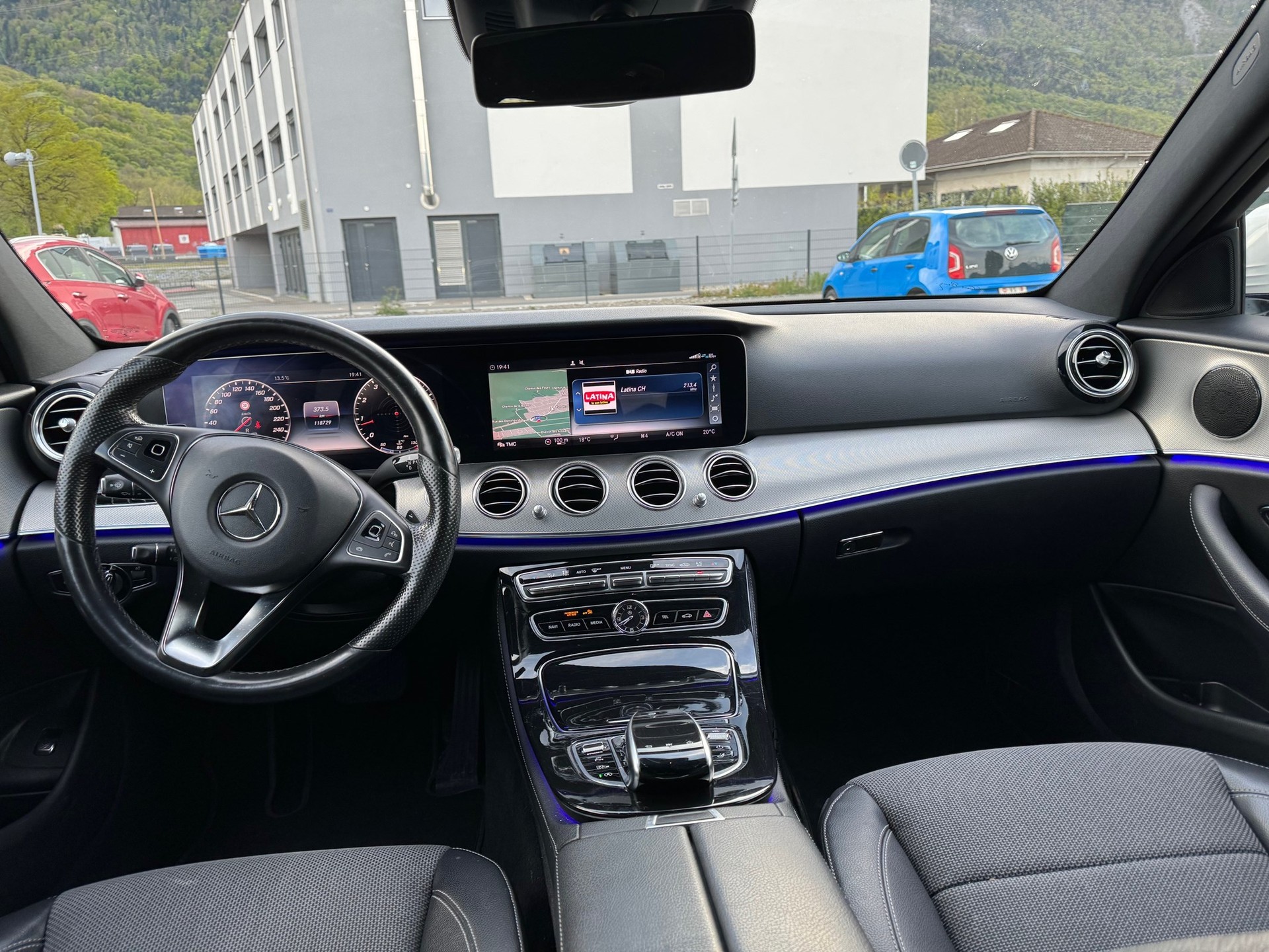 MERCEDES-BENZ E 200 Avantgarde 9G-Tronic-image-3