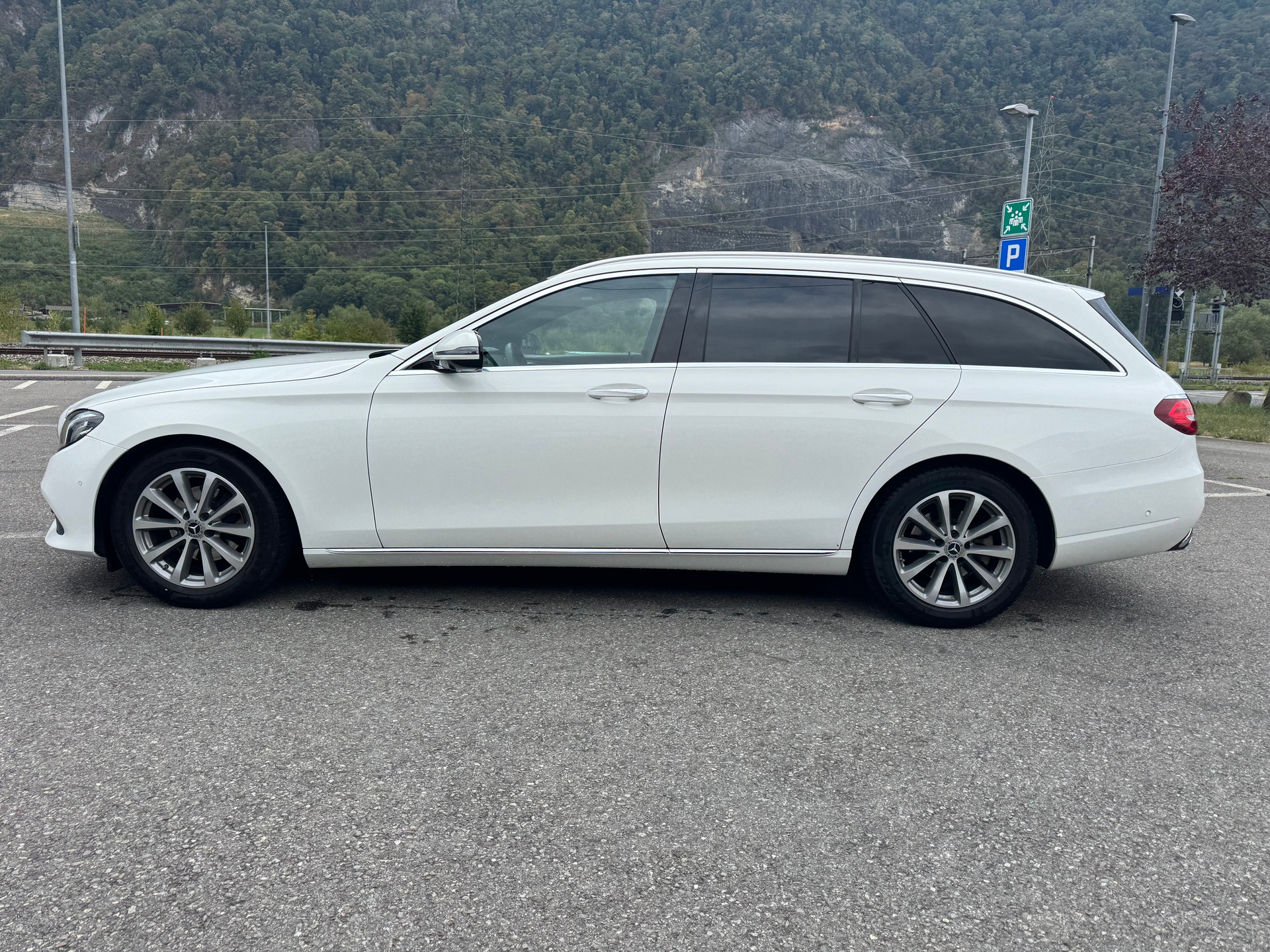 MERCEDES-BENZ E 200 Avantgarde 9G-Tronic-image-1