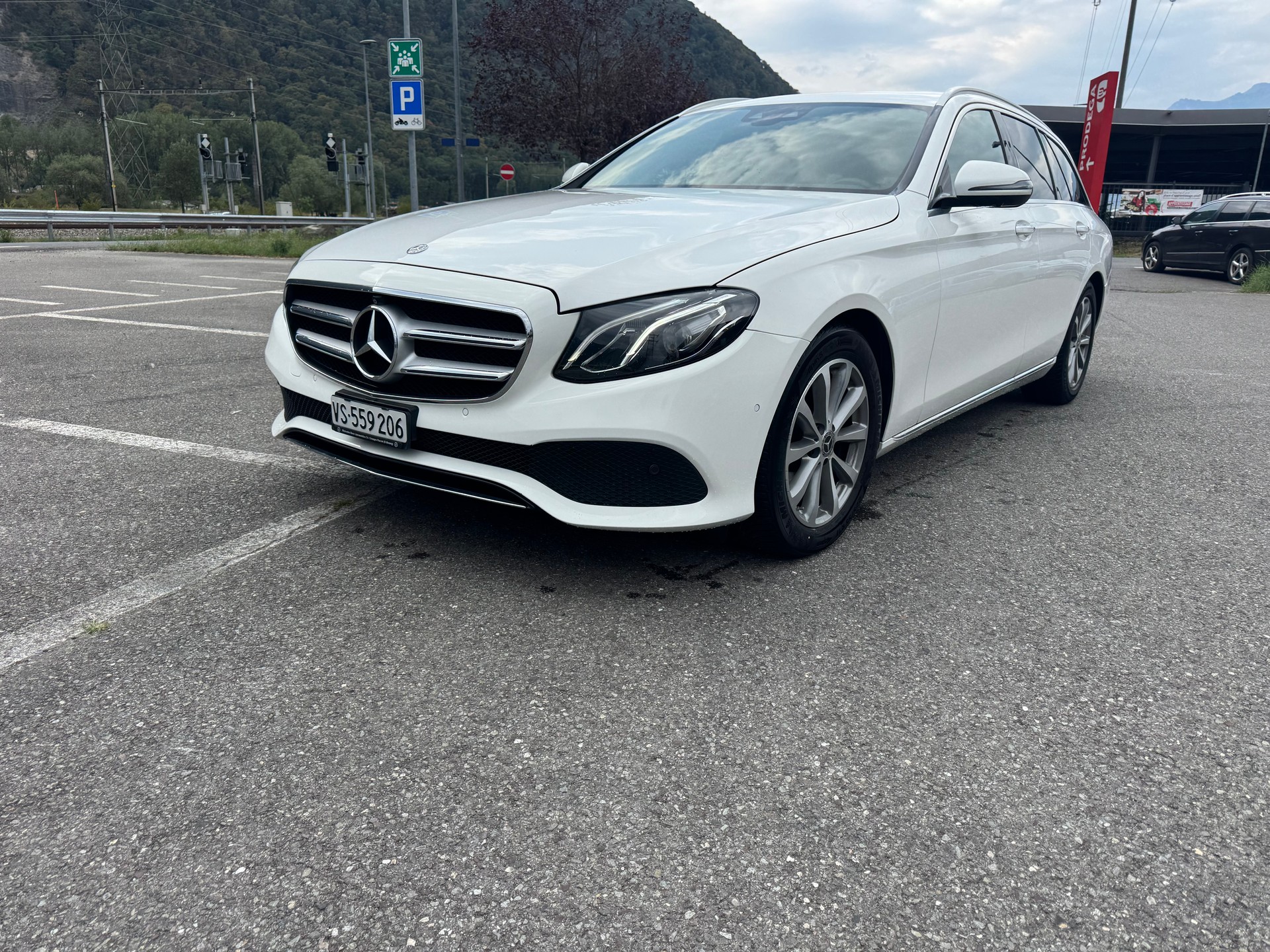 MERCEDES-BENZ E 200 Avantgarde 9G-Tronic-image-0