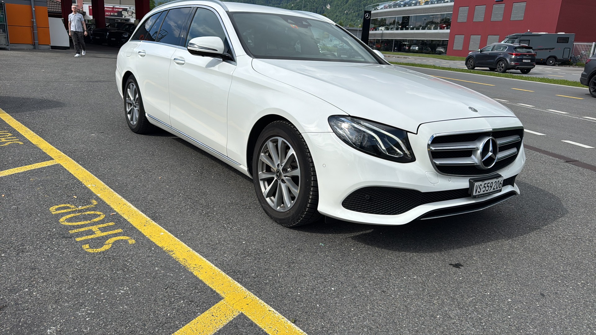 MERCEDES-BENZ E 200 Avantgarde 9G-Tronic-image-1