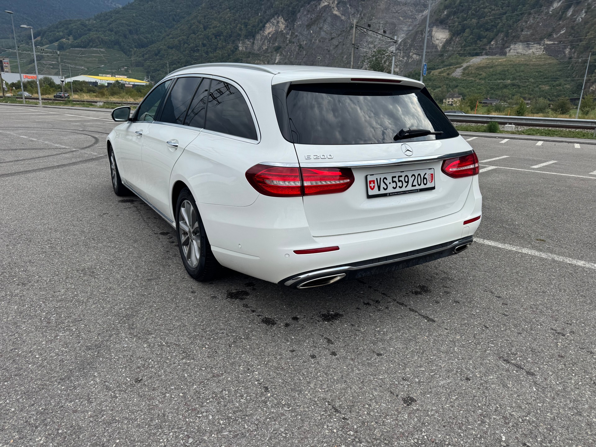 MERCEDES-BENZ E 200 Avantgarde 9G-Tronic-image-4