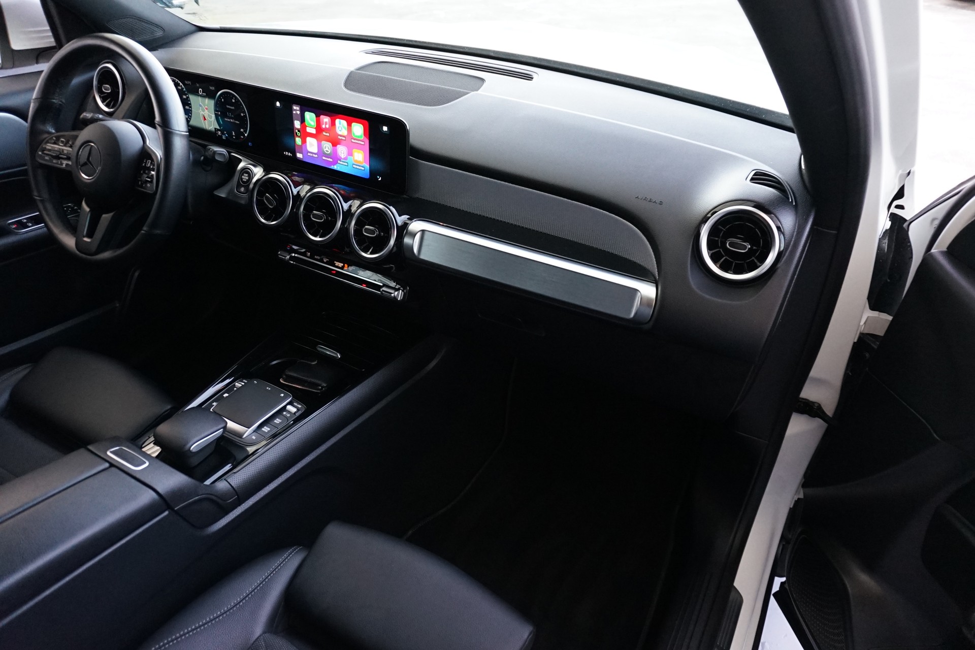 MERCEDES-BENZ GLB 200 d Style-image-17