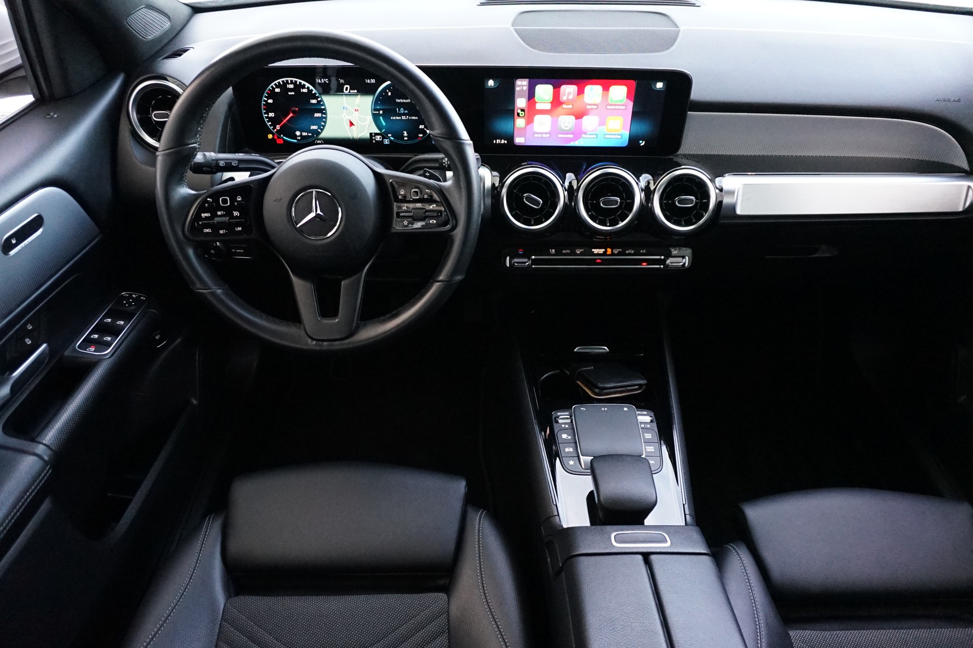 MERCEDES-BENZ GLB 200 d Style-image-13