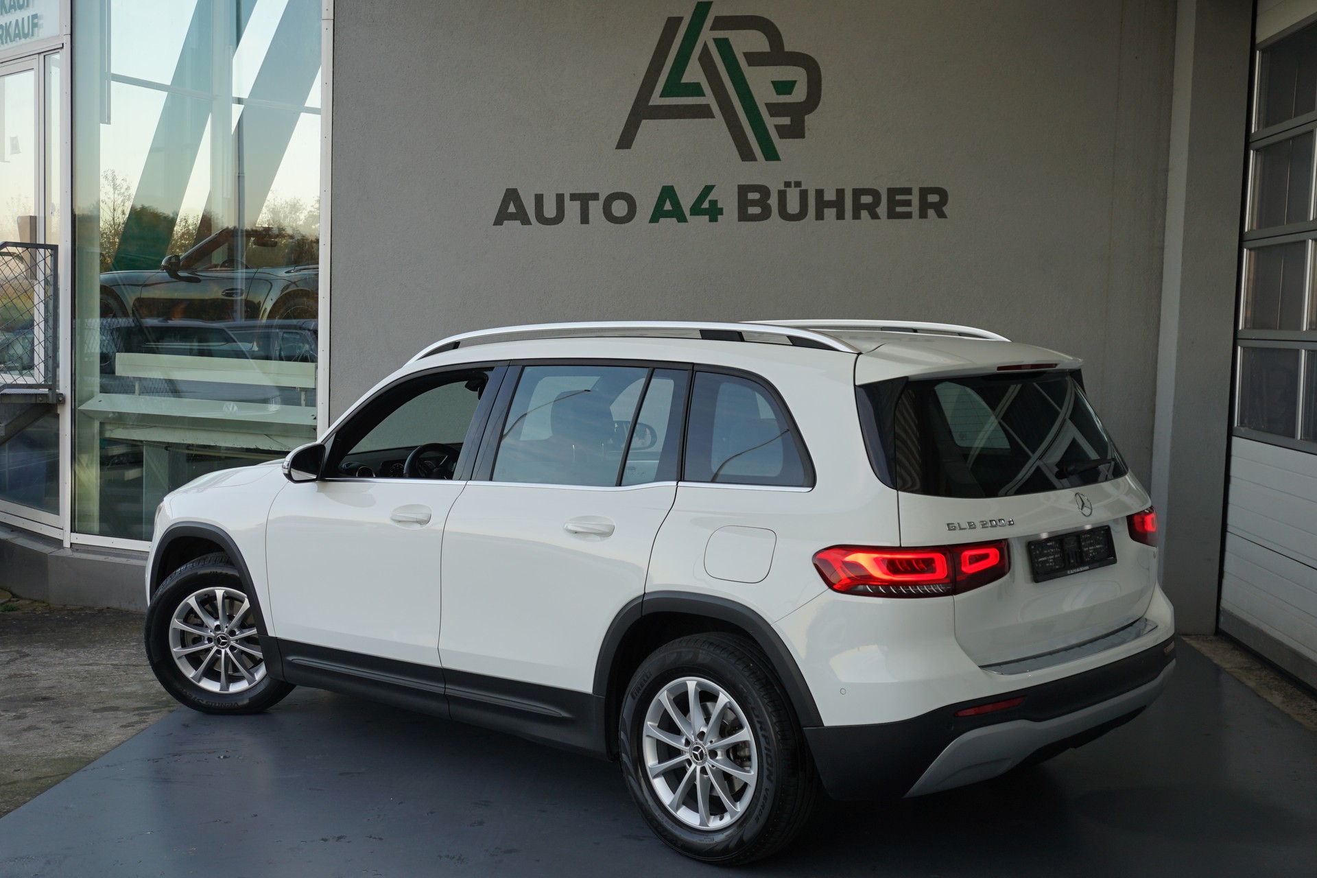 MERCEDES-BENZ GLB 200 d Style-image-5