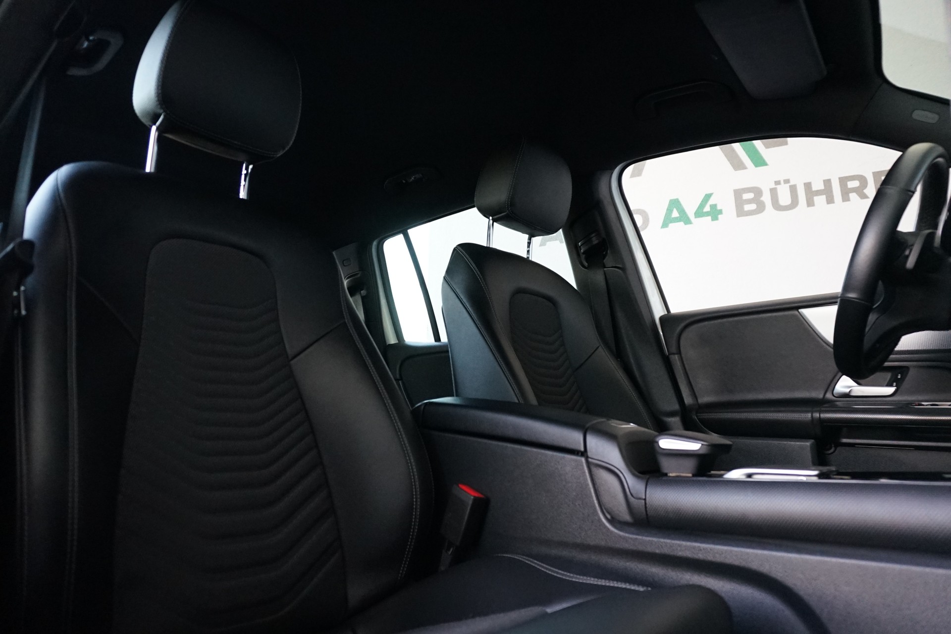MERCEDES-BENZ GLB 200 d Style-image-18