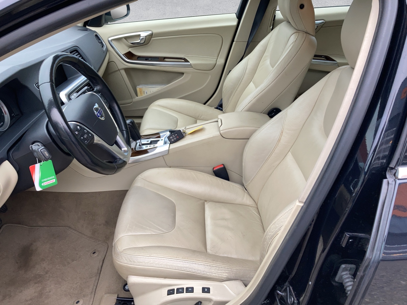 VOLVO V60 T6 AWD Summum Geartronic-image-6