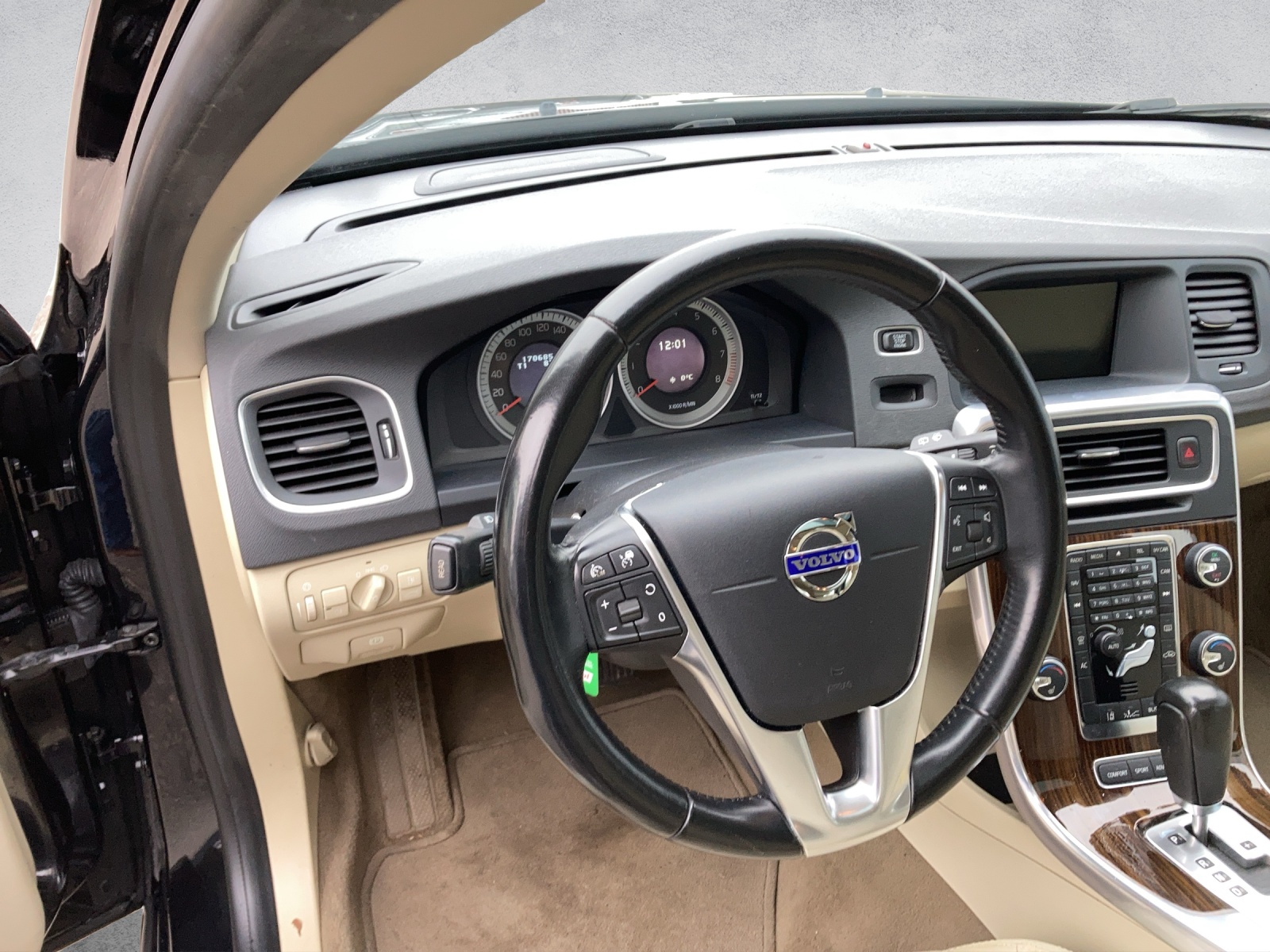 VOLVO V60 T6 AWD Summum Geartronic-image-5