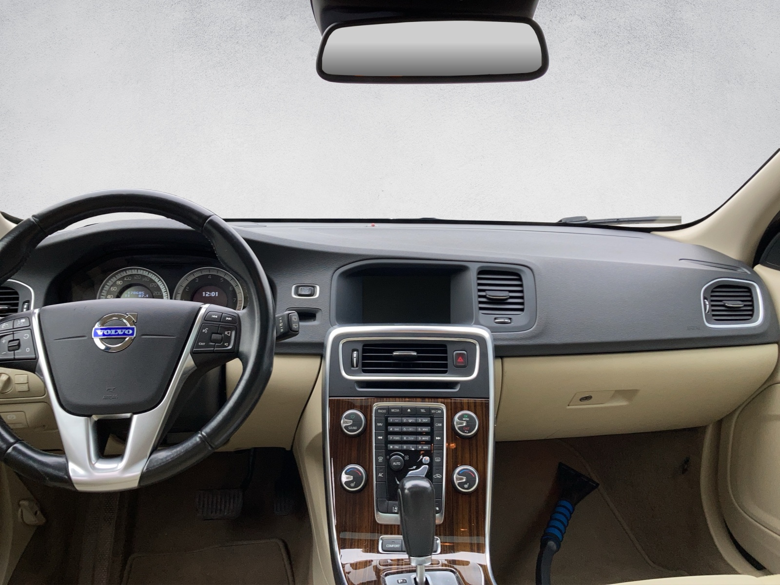 VOLVO V60 T6 AWD Summum Geartronic-image-3