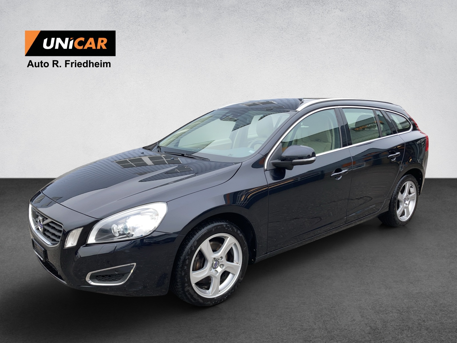 VOLVO V60 T6 AWD Summum Geartronic-image-2