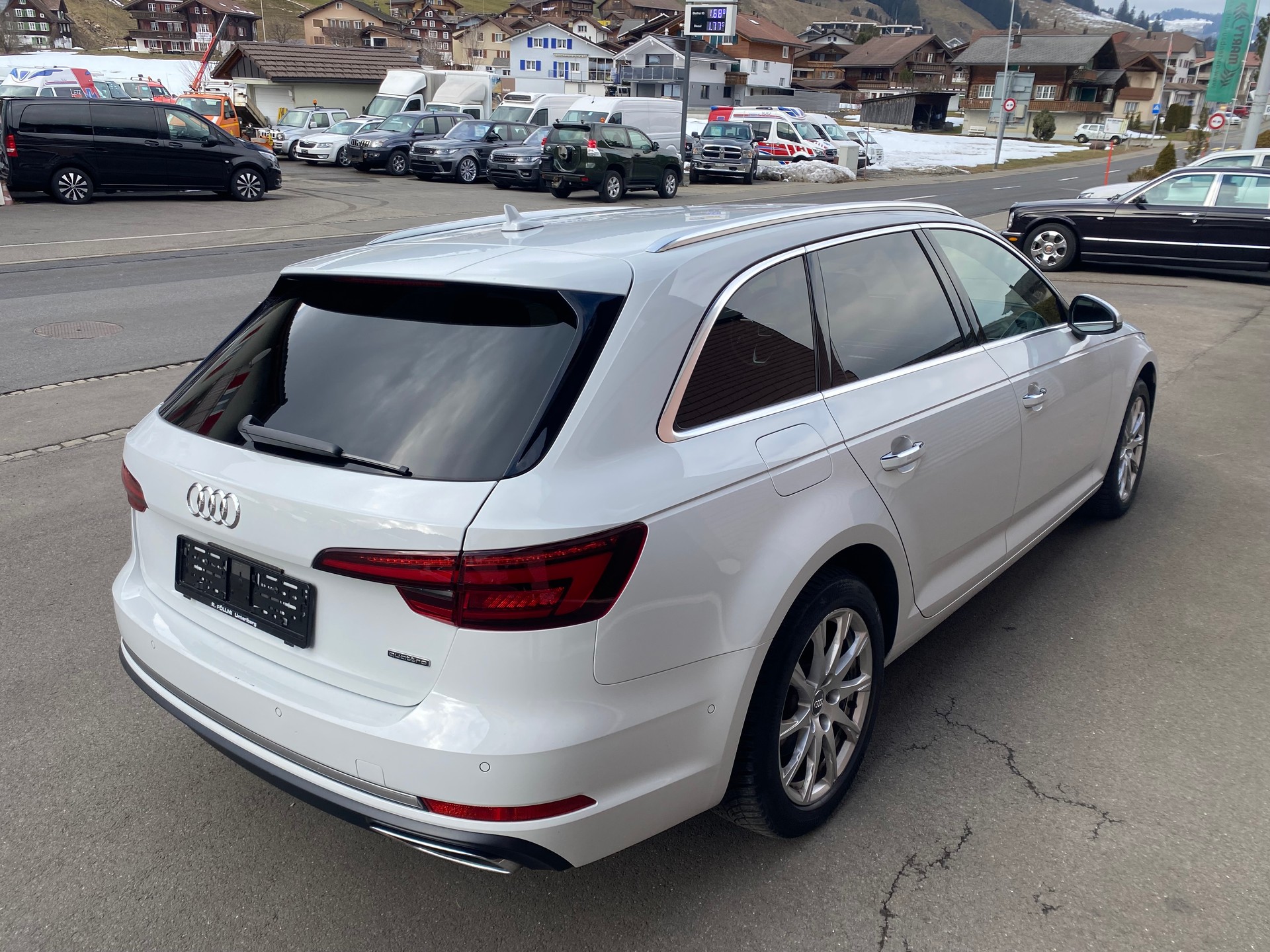 AUDI A4 Avant 40 TDI quattro S-tronic-image-3