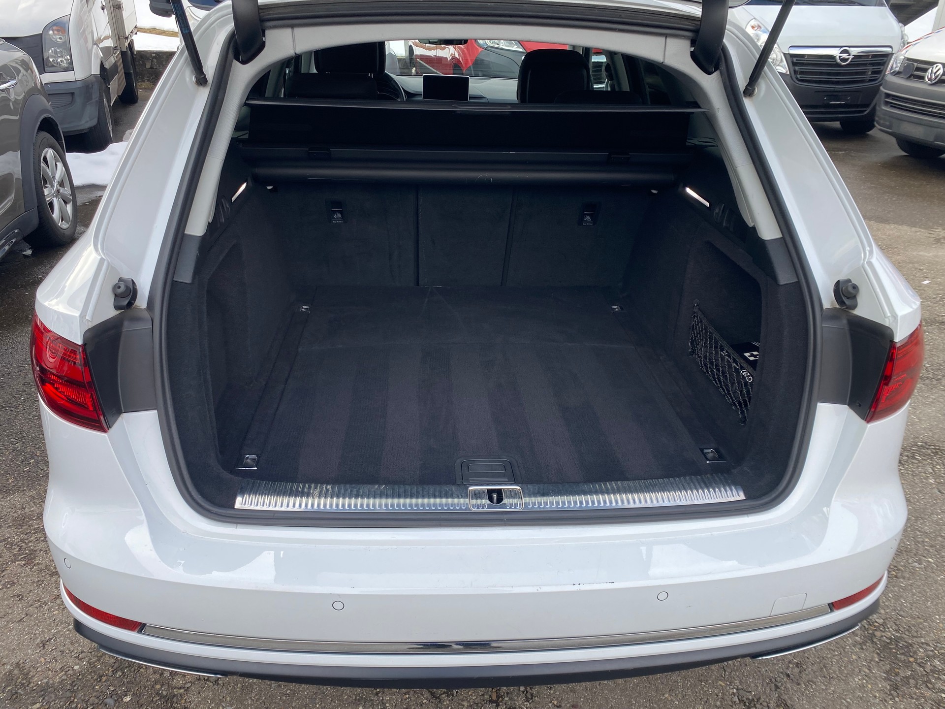 AUDI A4 Avant 40 TDI quattro S-tronic-image-7
