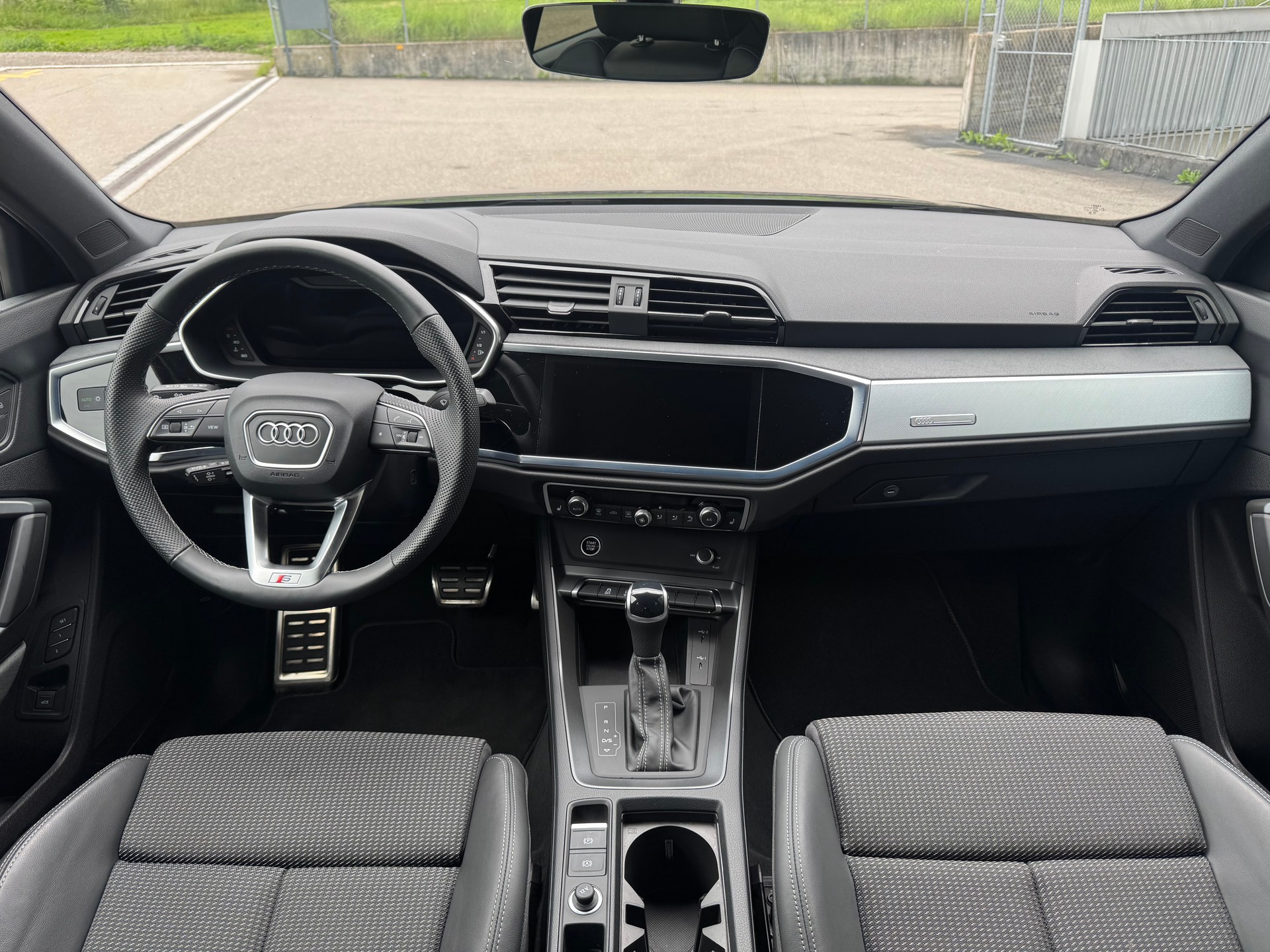 AUDI Q3 35 TFSI S line S-tronic-image-10