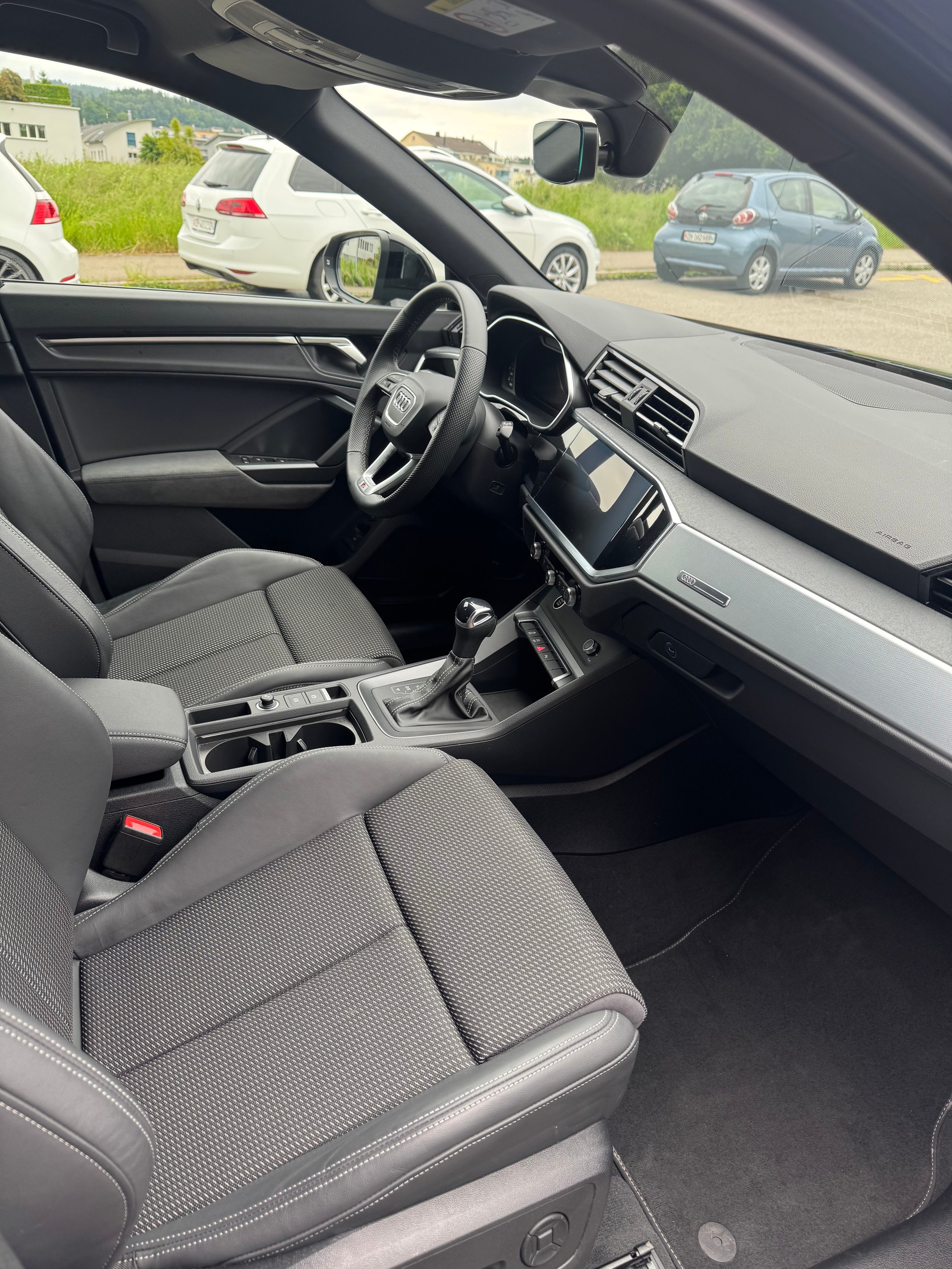 AUDI Q3 35 TFSI S line S-tronic-image-9