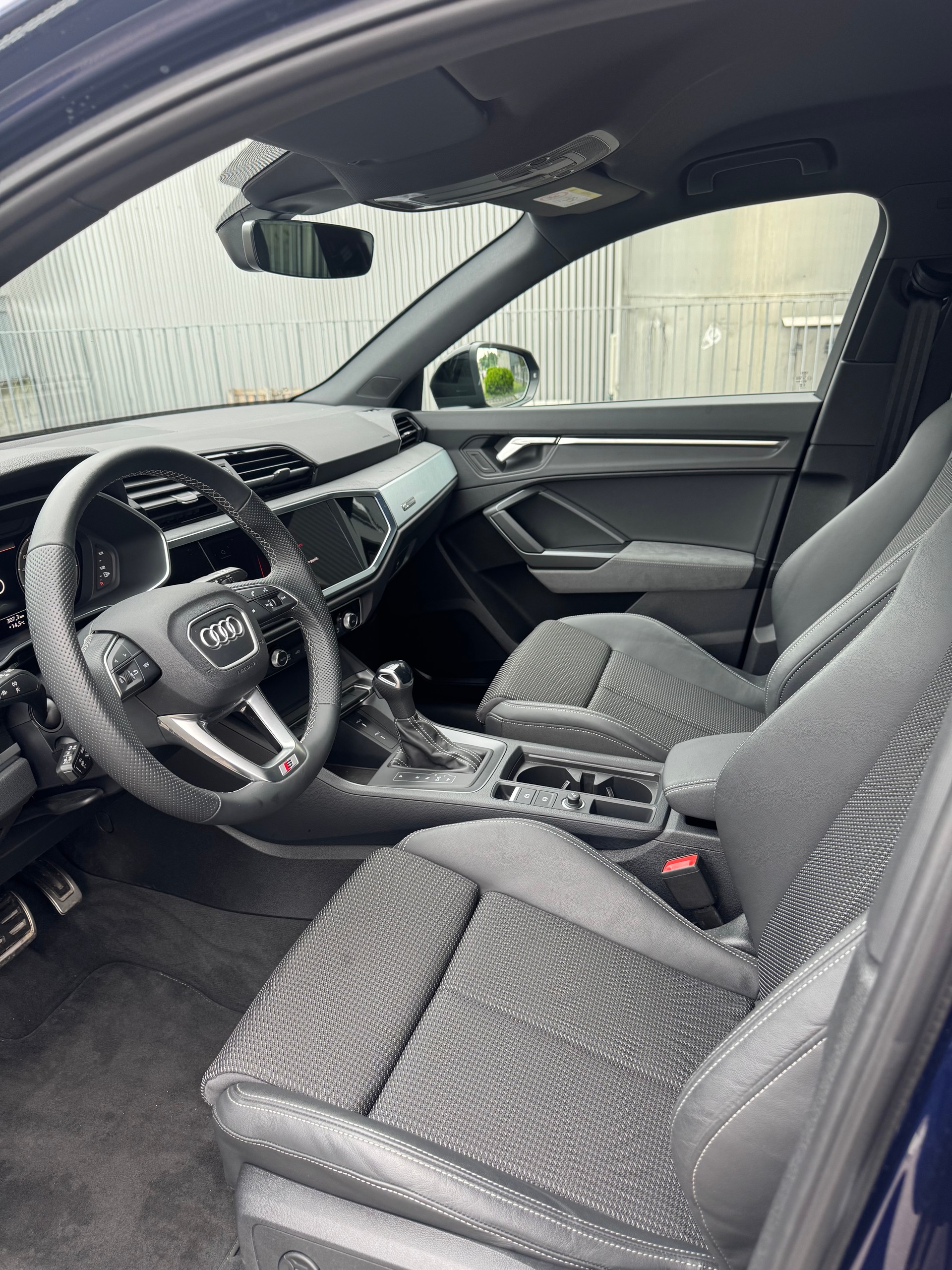 AUDI Q3 35 TFSI S line S-tronic-image-8