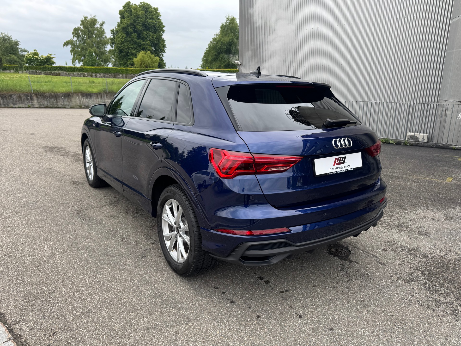 AUDI Q3 35 TFSI S line S-tronic-image-2