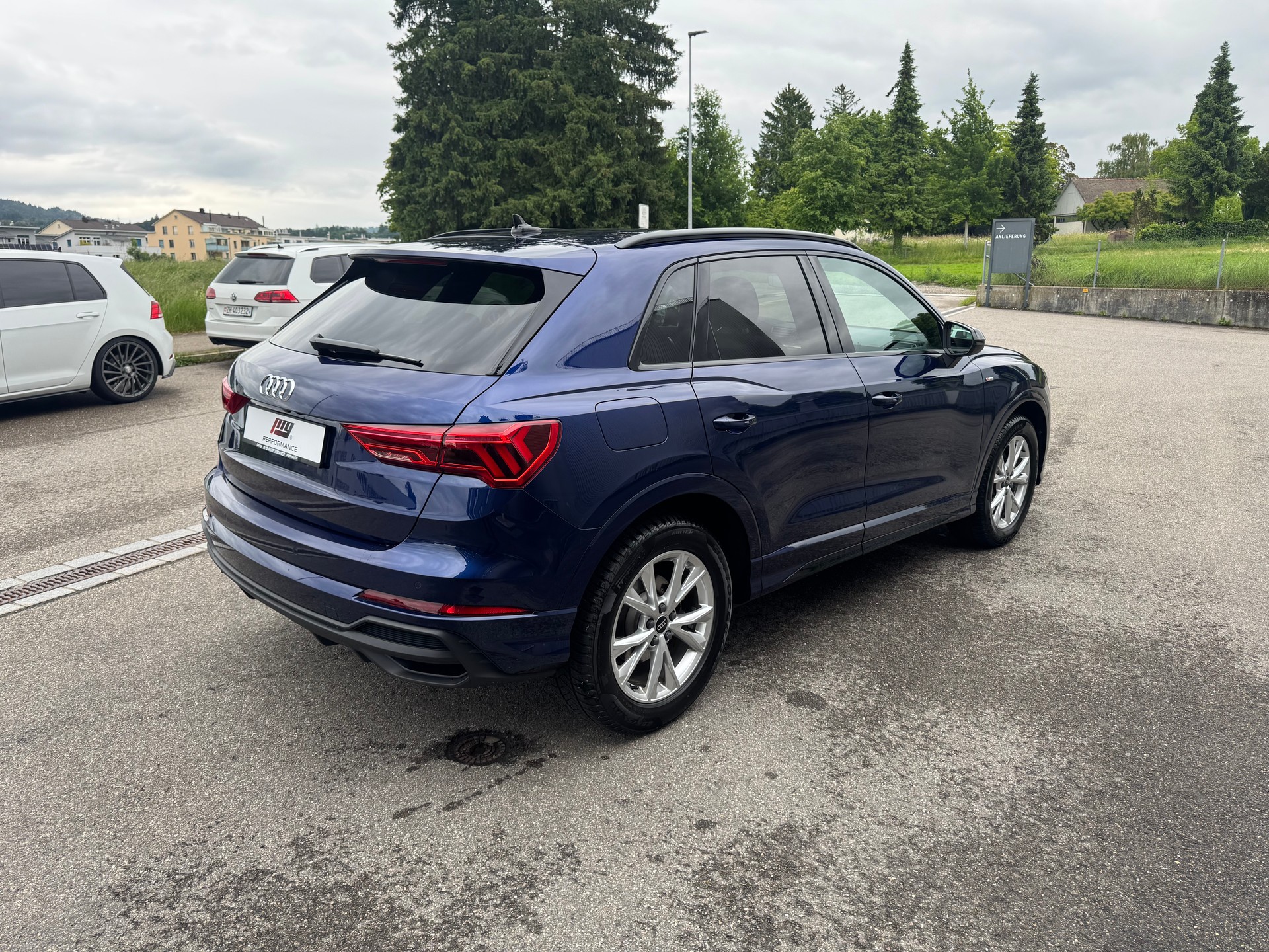 AUDI Q3 35 TFSI S line S-tronic-image-4