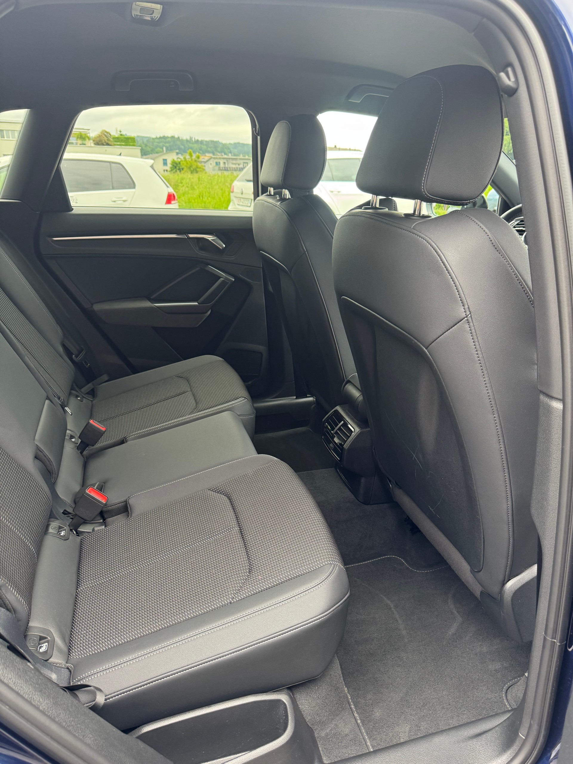 AUDI Q3 35 TFSI S line S-tronic-image-12