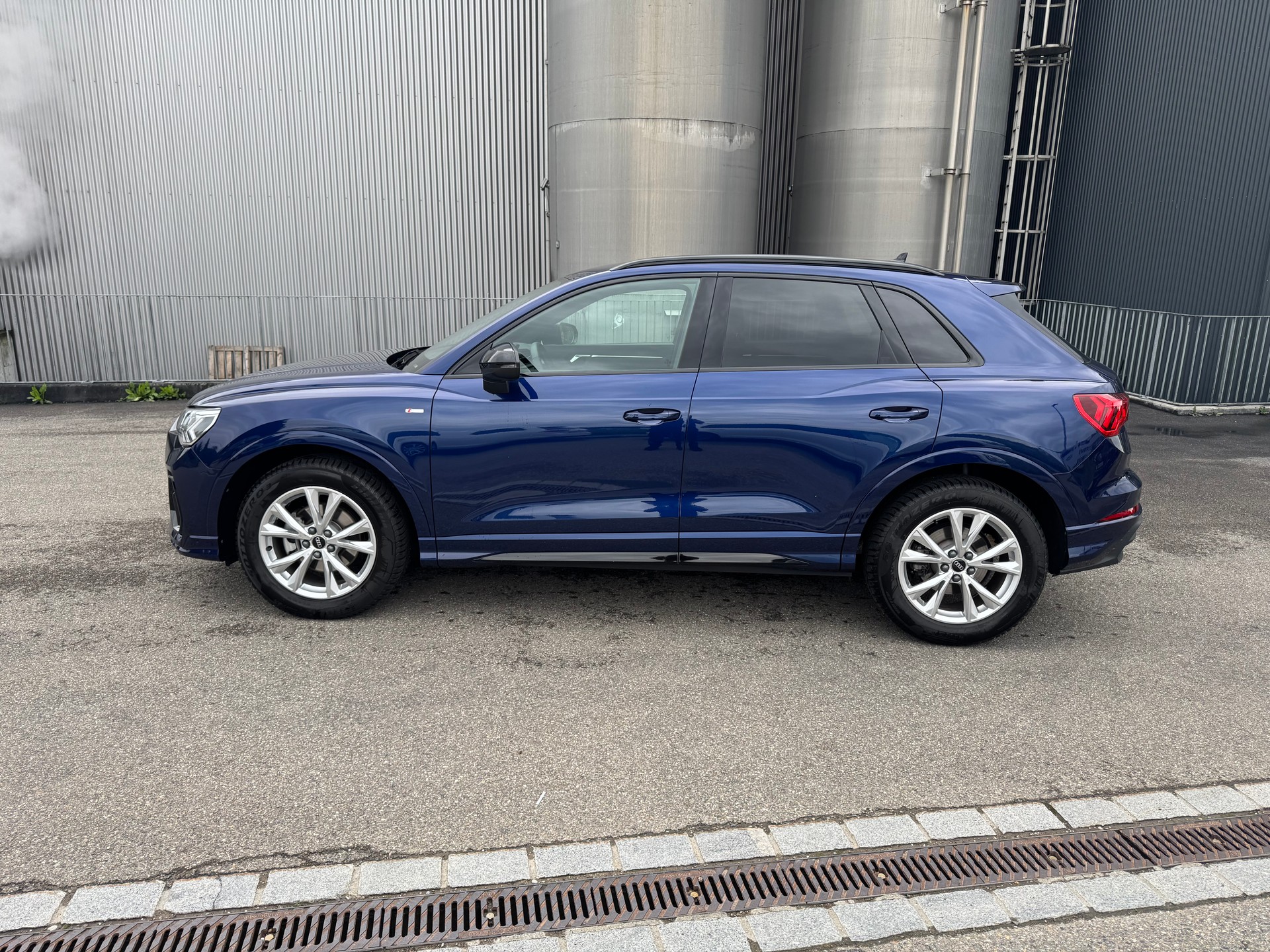 AUDI Q3 35 TFSI S line S-tronic-image-1