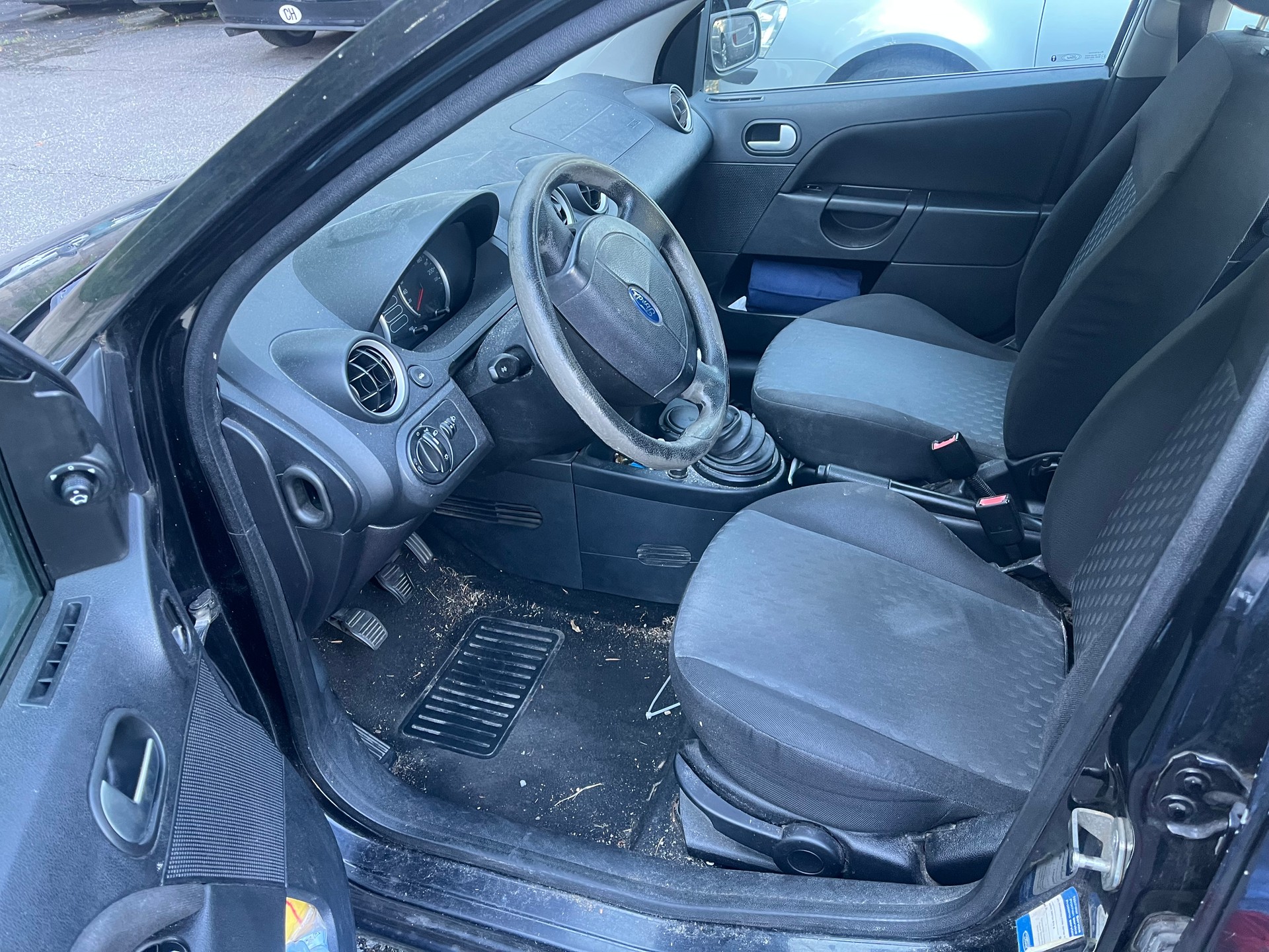 FORD Fiesta 1.4 16V Trend-image-12