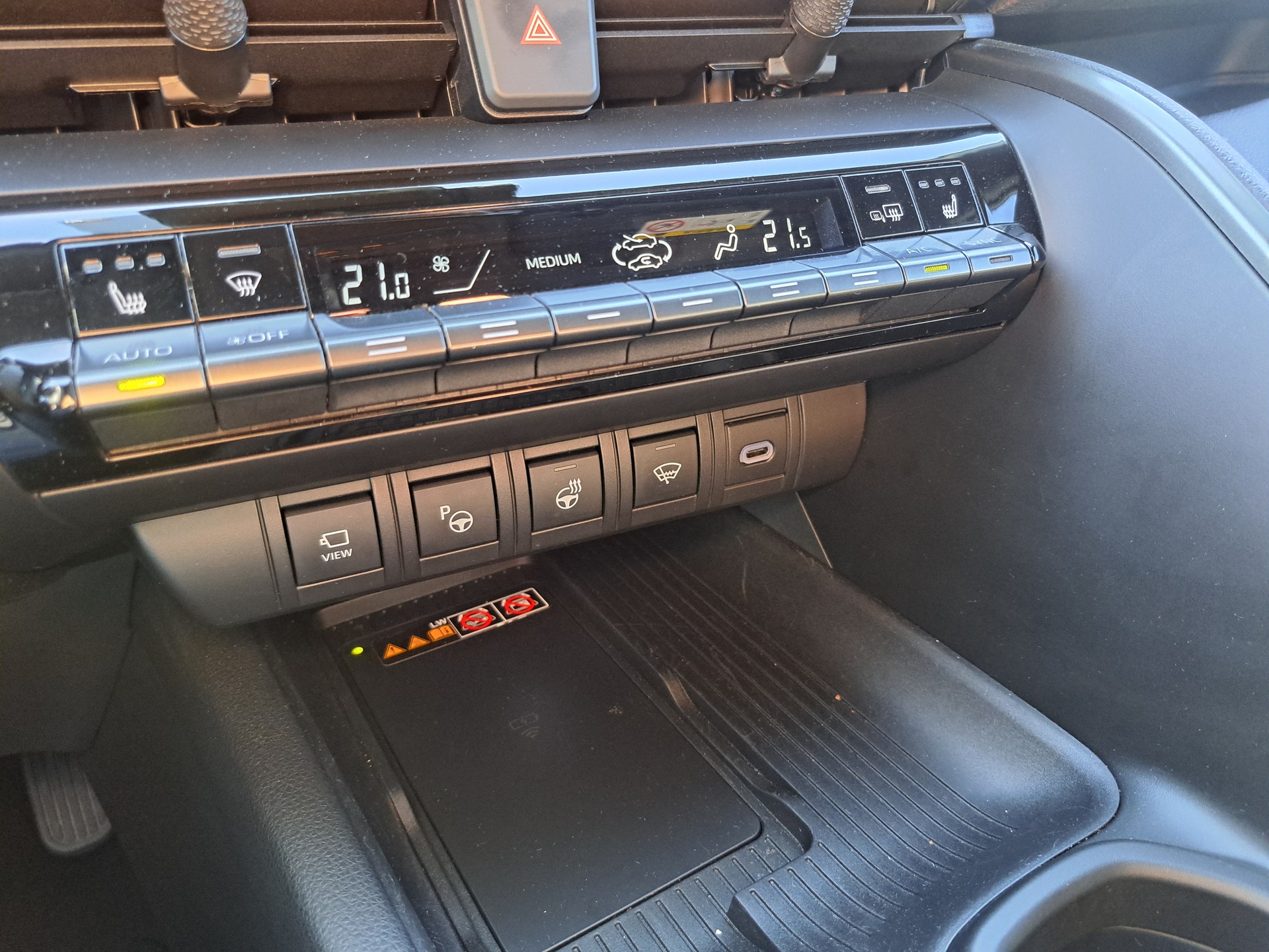 TOYOTA C-HR 2.0 HSD CVT Trend 4WD-image-14