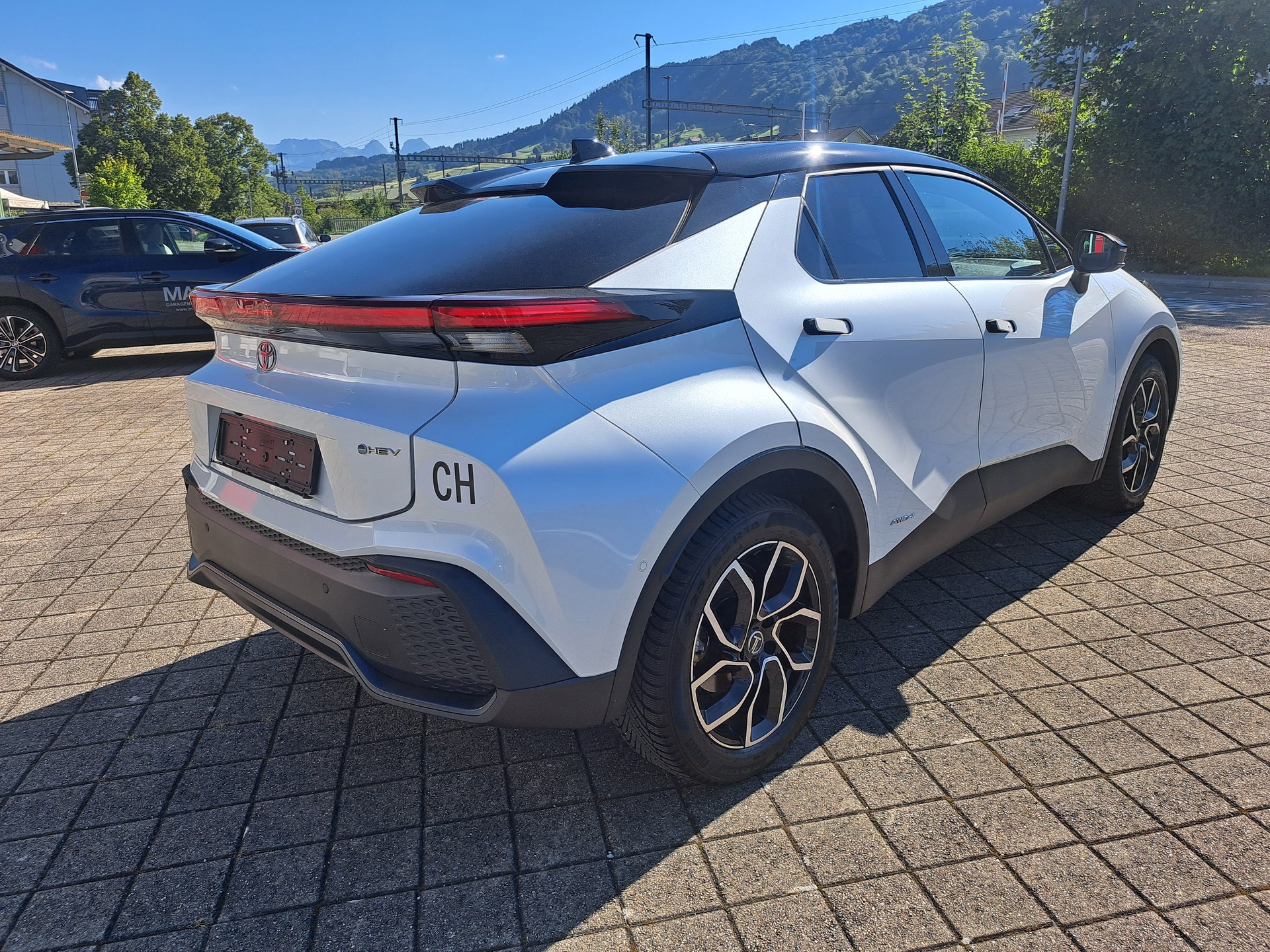 TOYOTA C-HR 2.0 HSD CVT Trend 4WD-image-7
