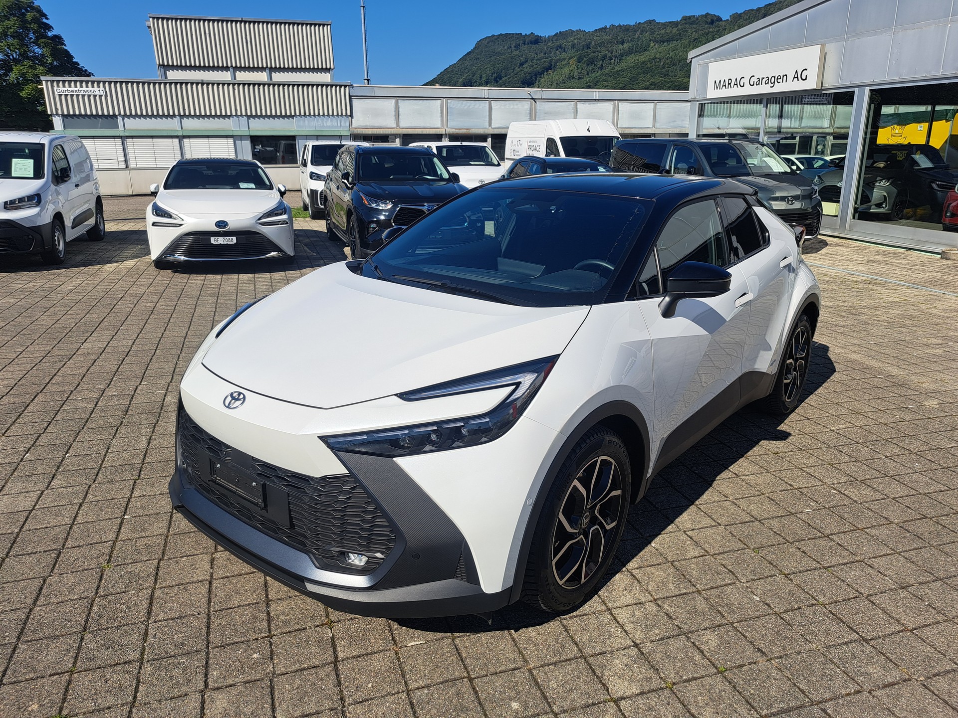 TOYOTA C-HR 2.0 HSD CVT Trend 4WD-image-1